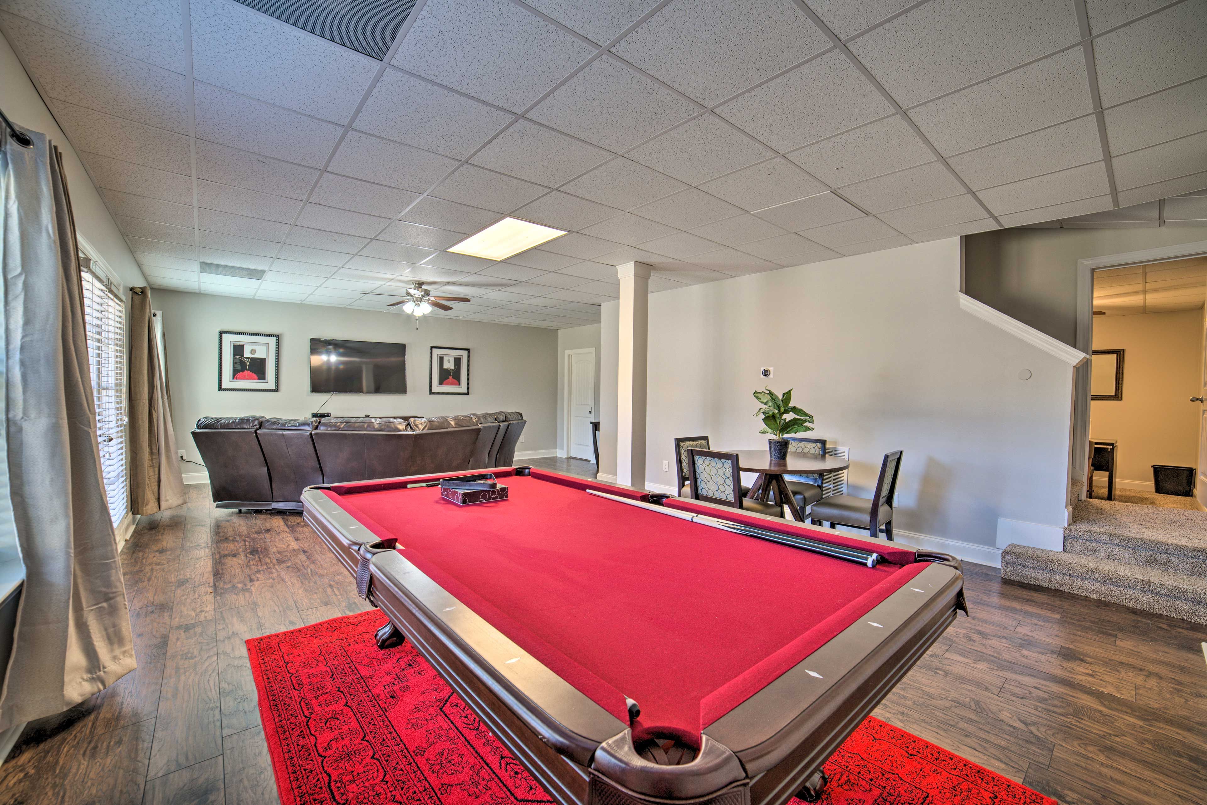 Downstairs Game Room | Pool Table | Smart TV