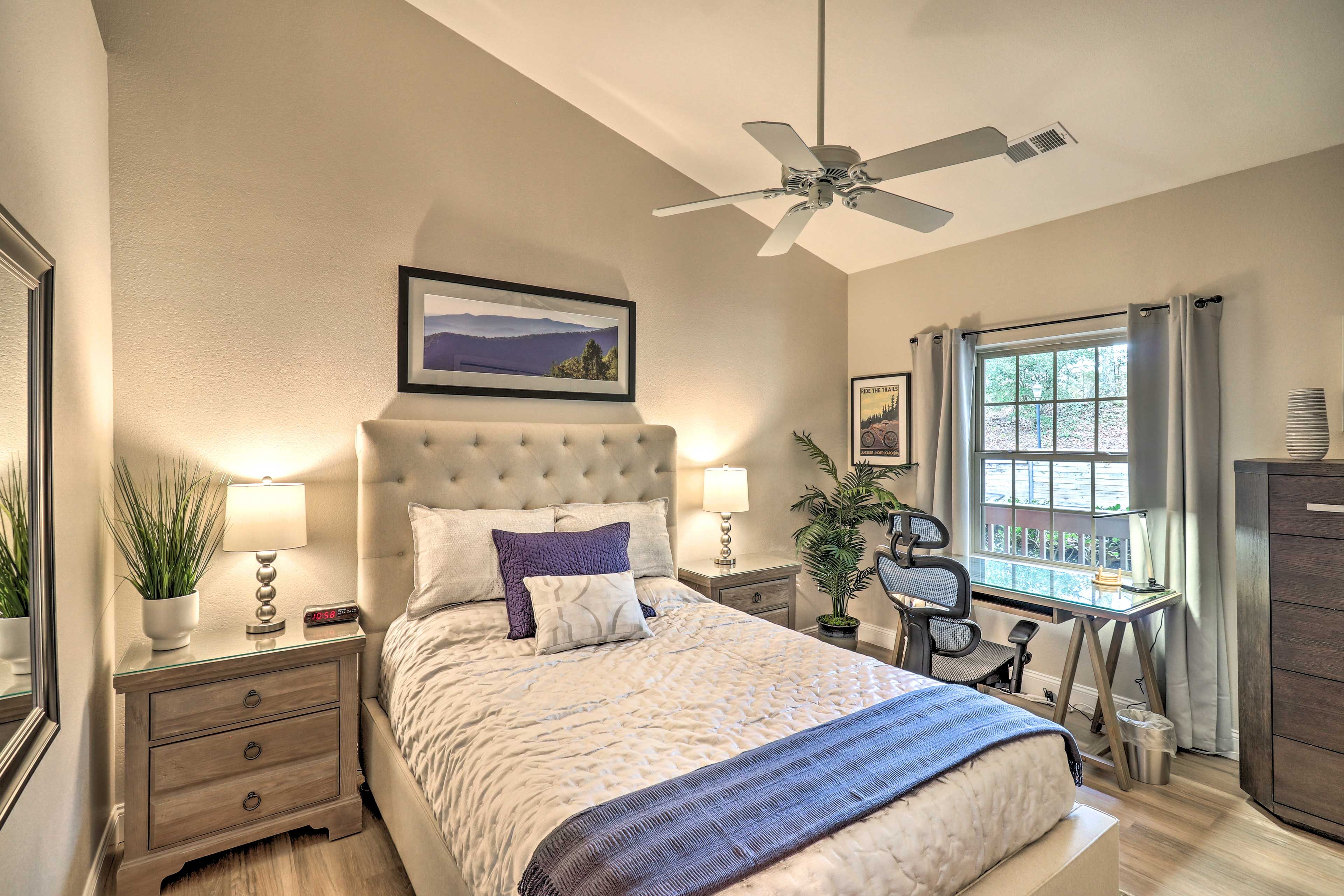Bedroom 2 | Queen Bed | Flat-Screen TV | Desk