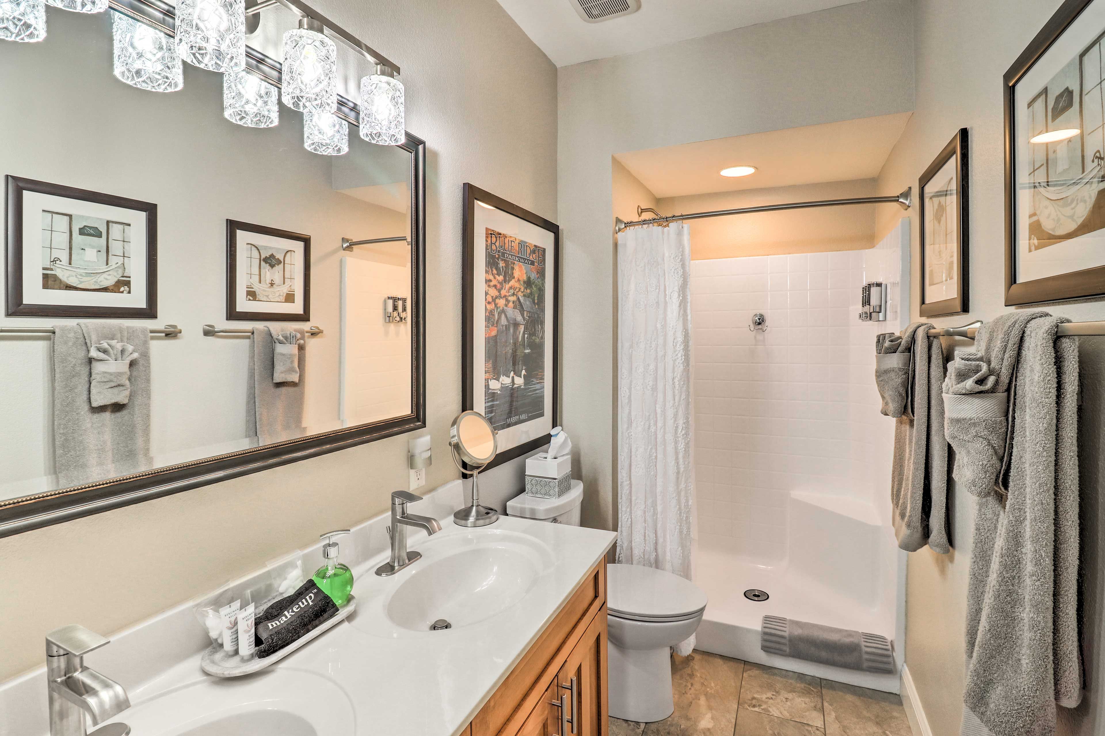 En-Suite Bathroom | Towels Provided