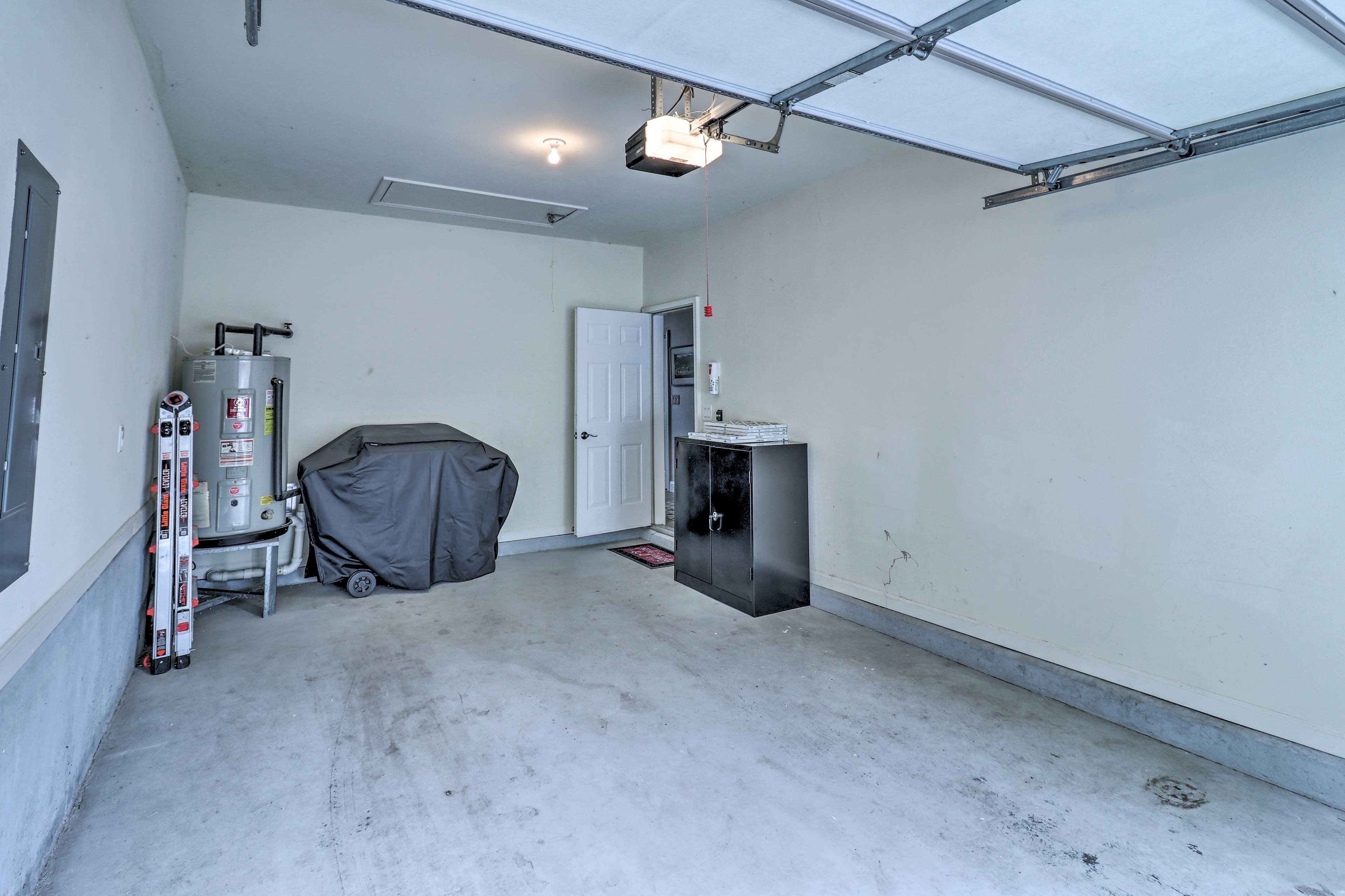 Parking | Garage (1 Vehicle) | Gas Grill