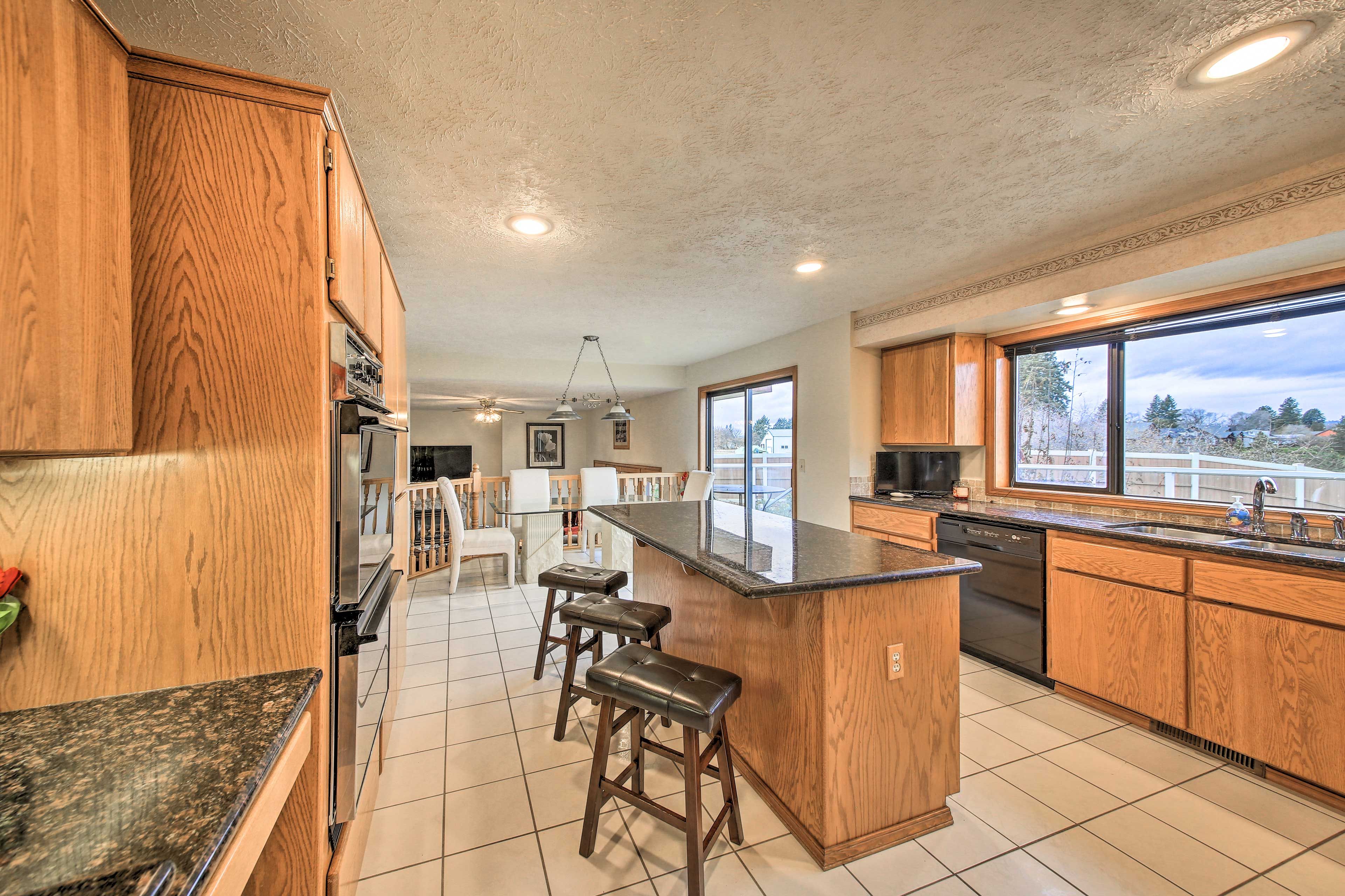 Kitchen | Fully Equipped | Granite Counters