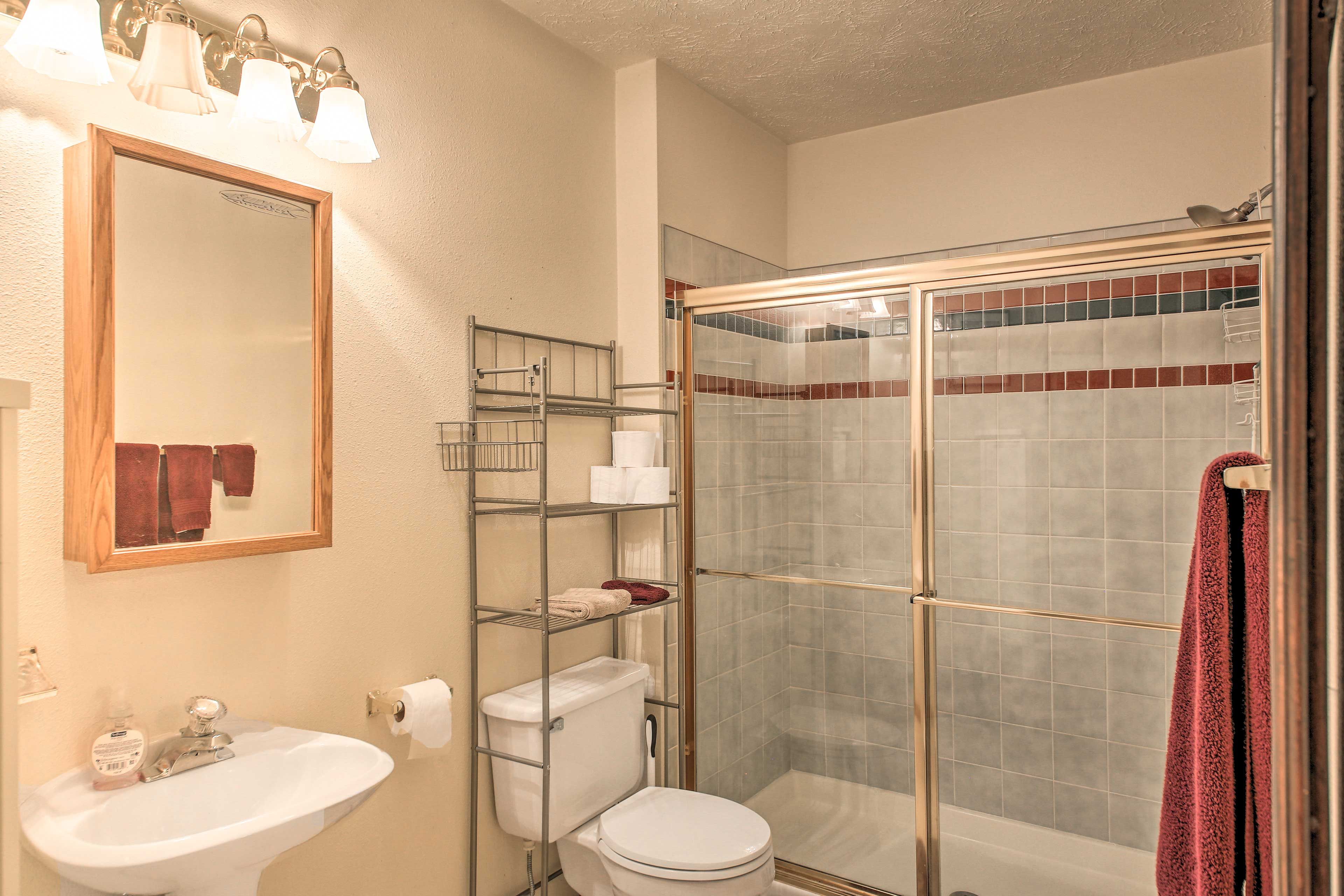 Full Bathroom | Towels & Toiletries Provided