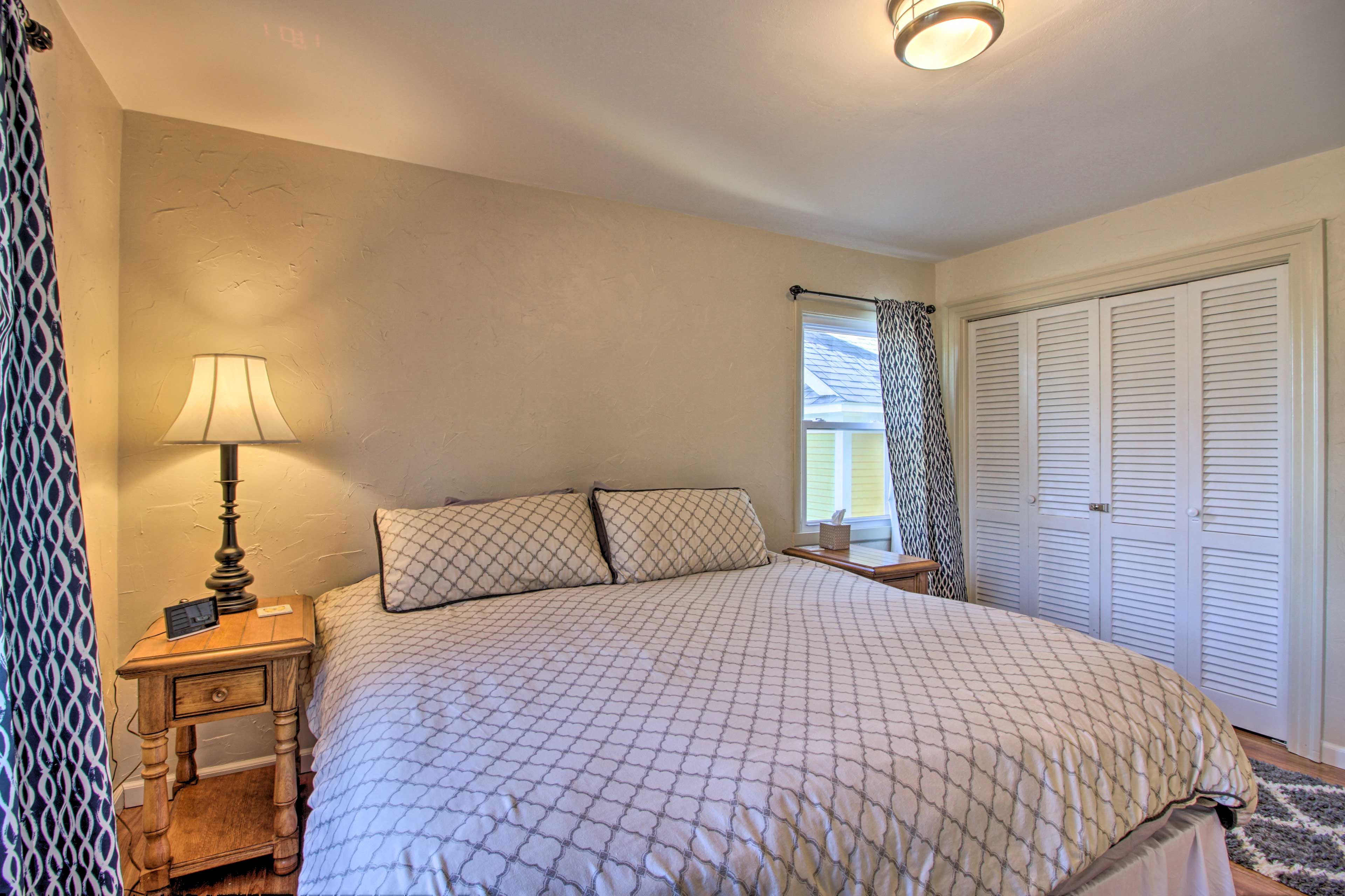 Bedroom 1 | King Bed