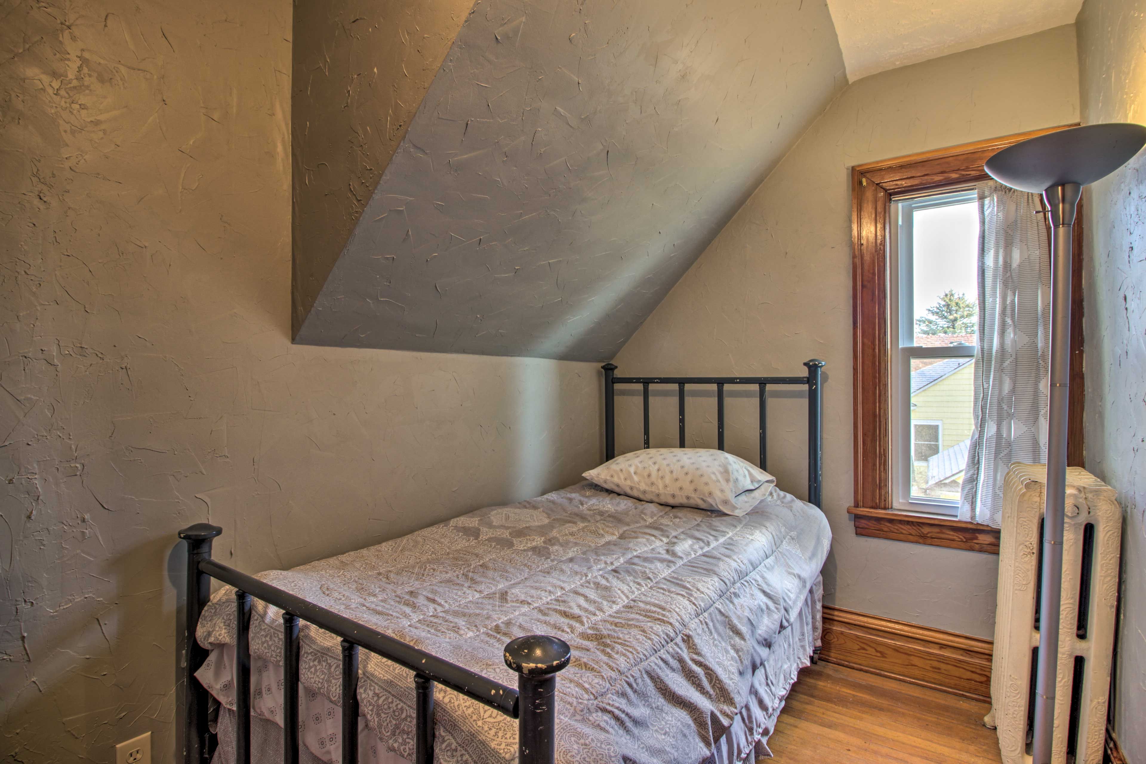 Bedroom 5 | Twin Bed