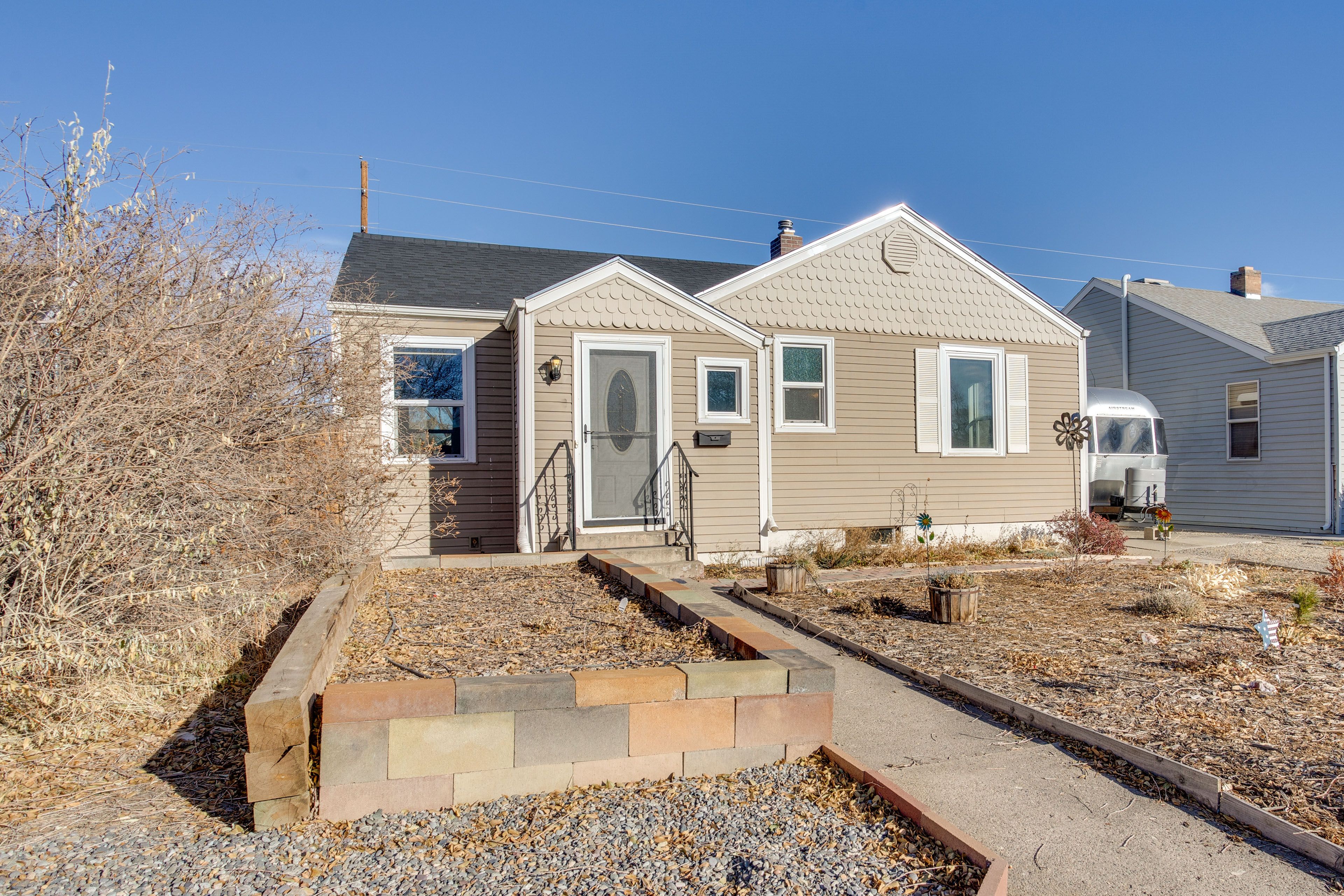 Parking | Driveway (2 Vehicles) | Trailer Parking