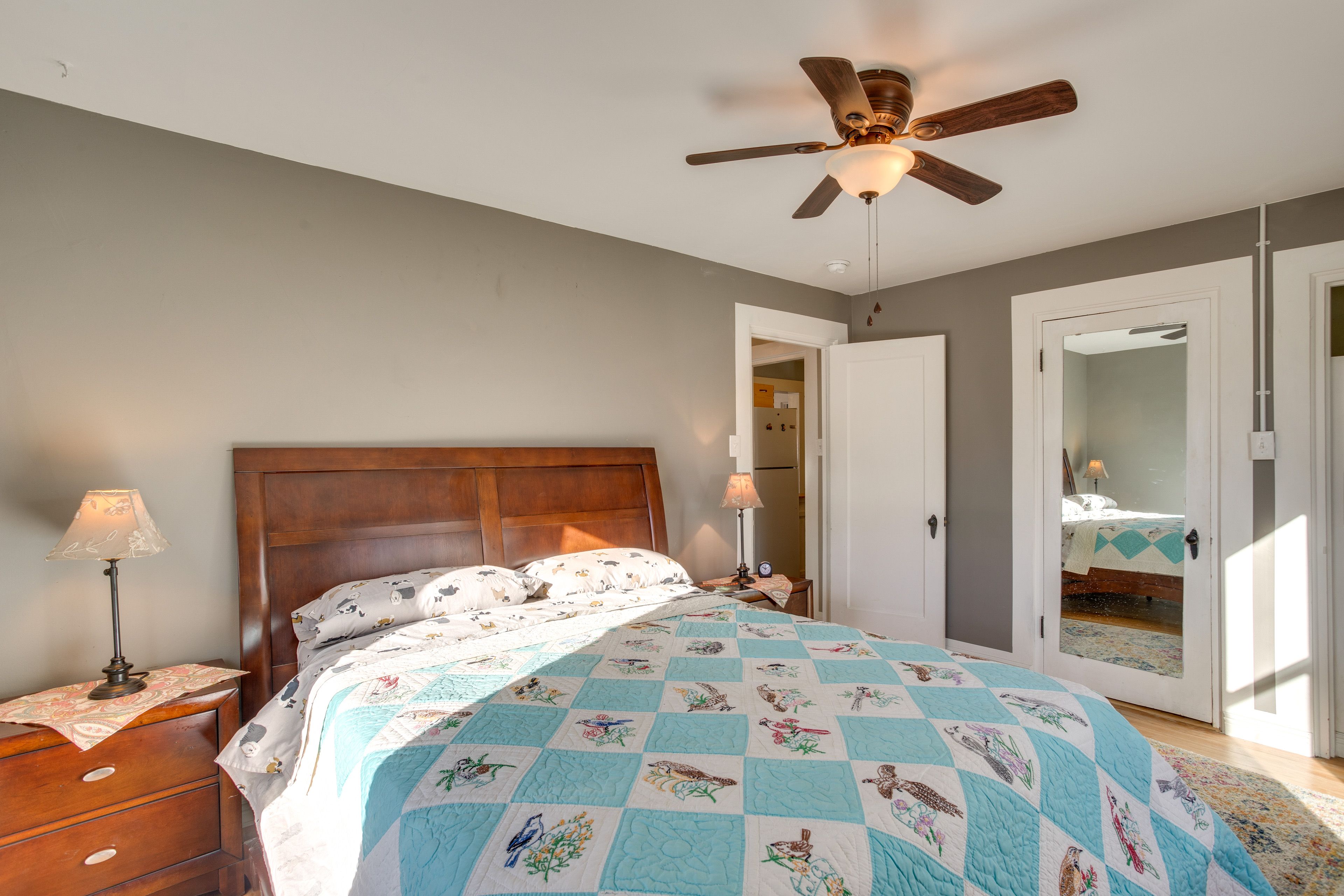 Bedroom 1 | Queen Bed