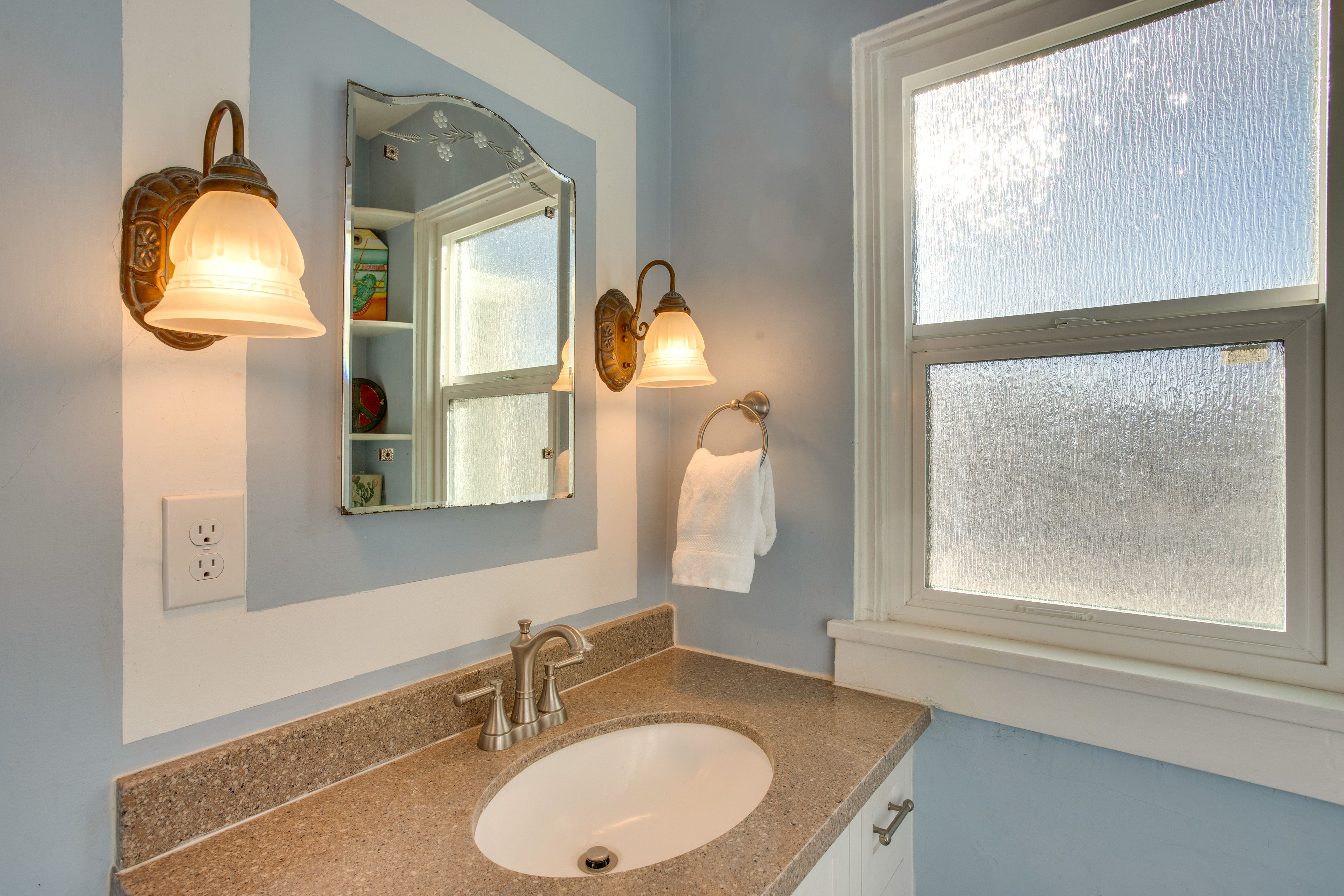 Full Bathroom | Complimentary Toiletries