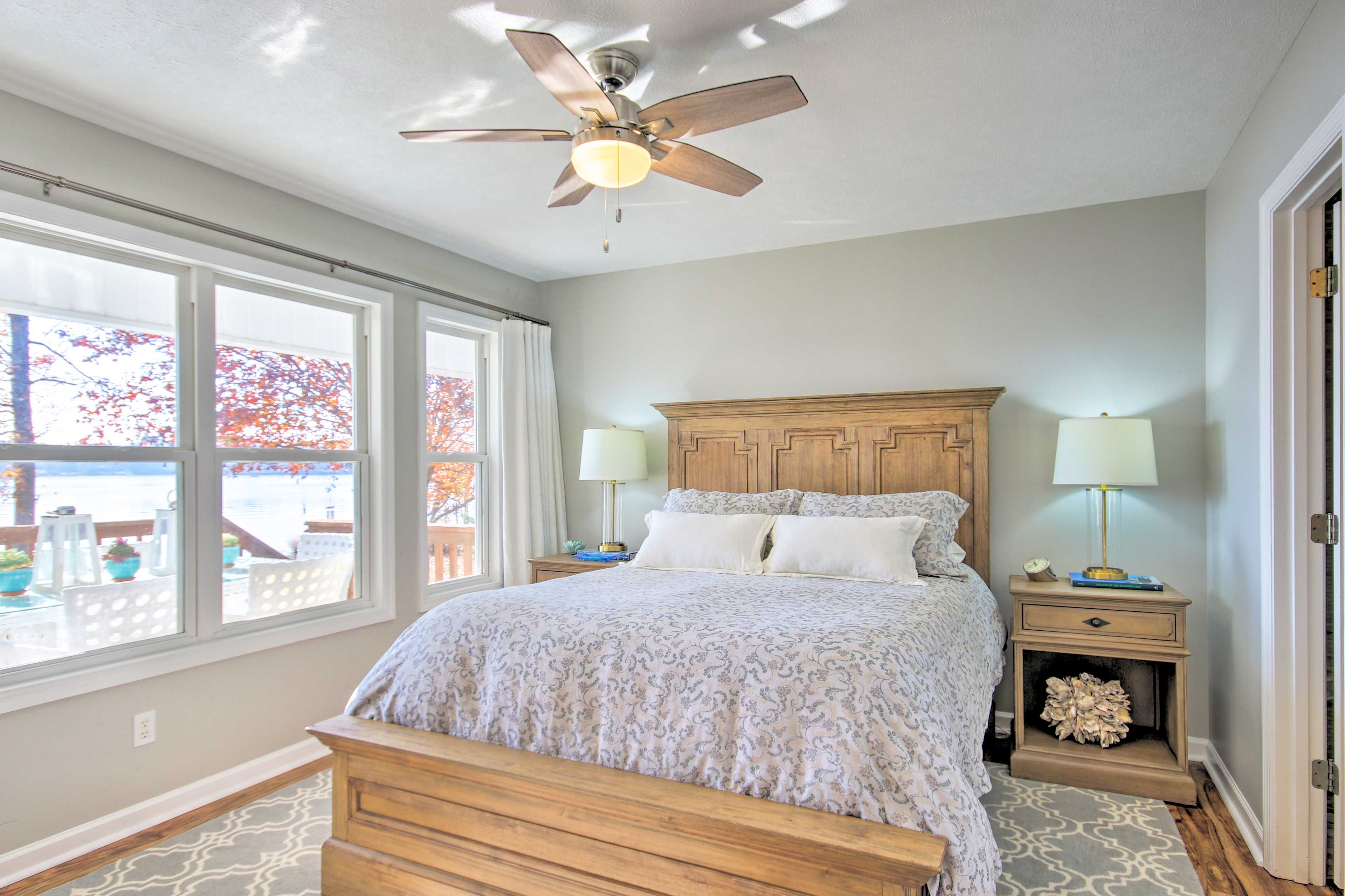 Bedroom 1 | Queen Bed