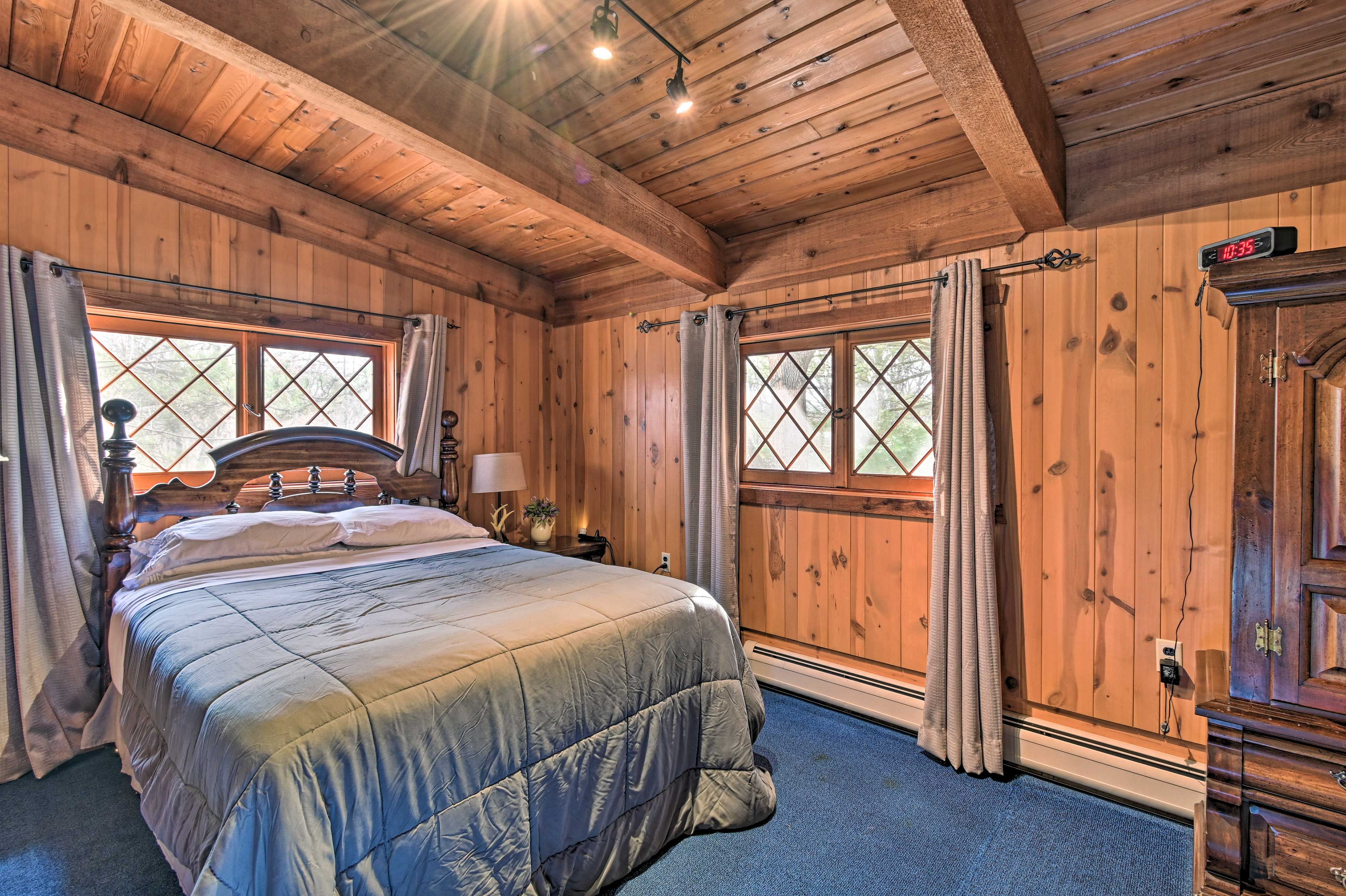 Bedroom 1 | Queen Bed | 2nd Story