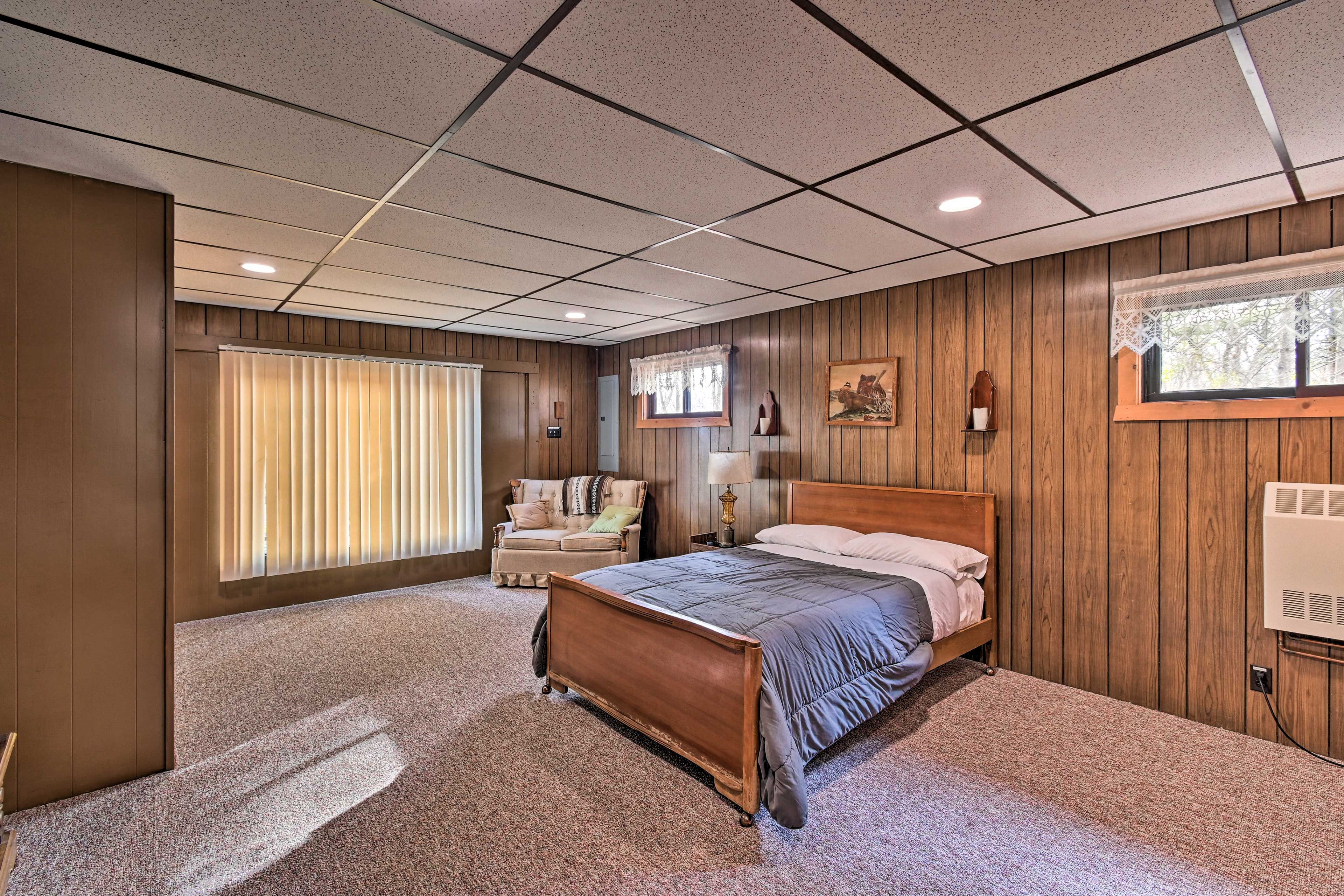 Bedroom 3 | Queen Bed | Ground Level