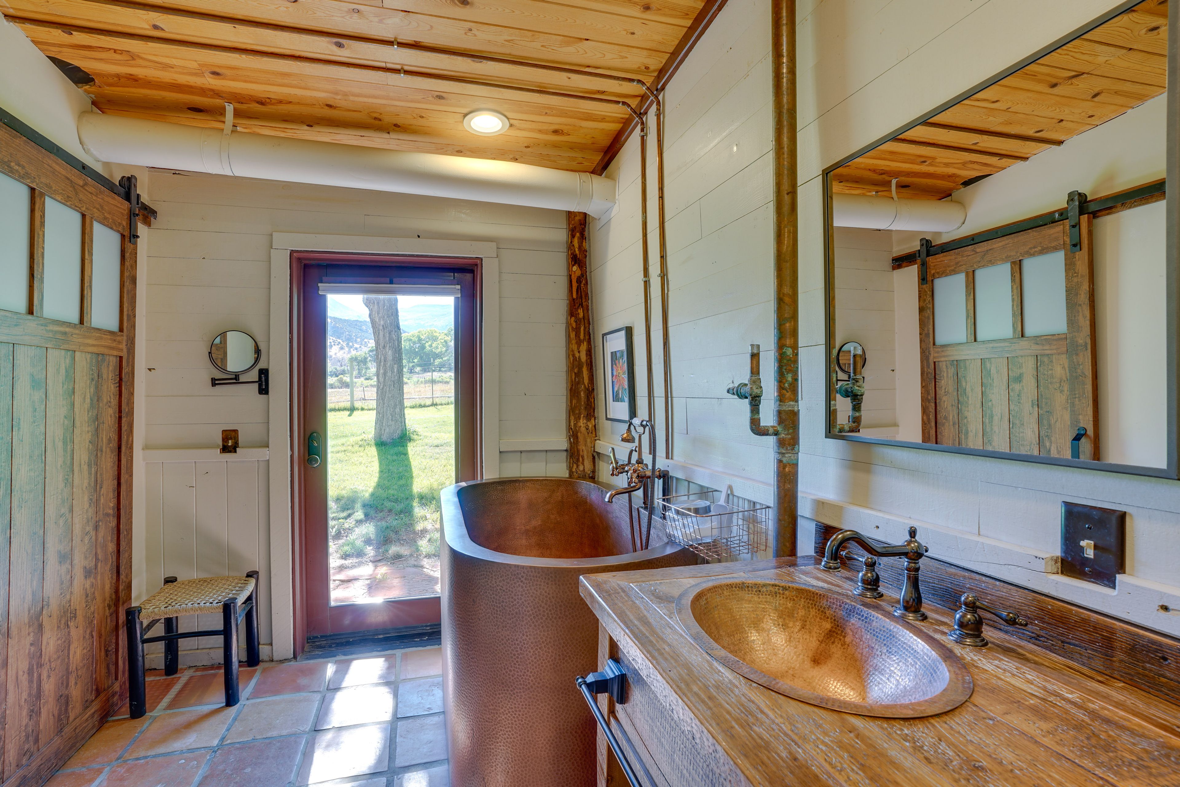 Full Bathroom | 1st Floor