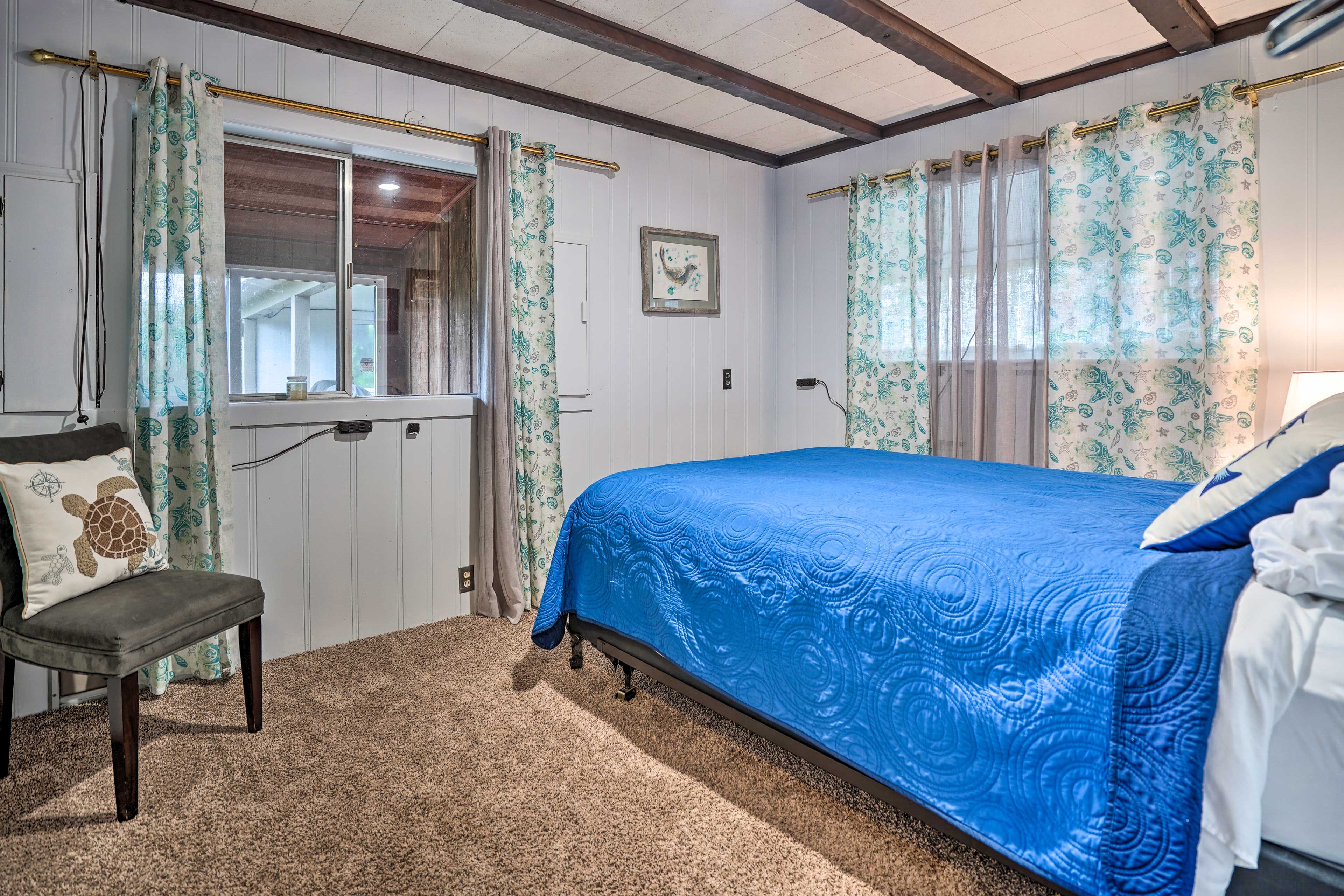 Bedroom 2 | Queen Bed