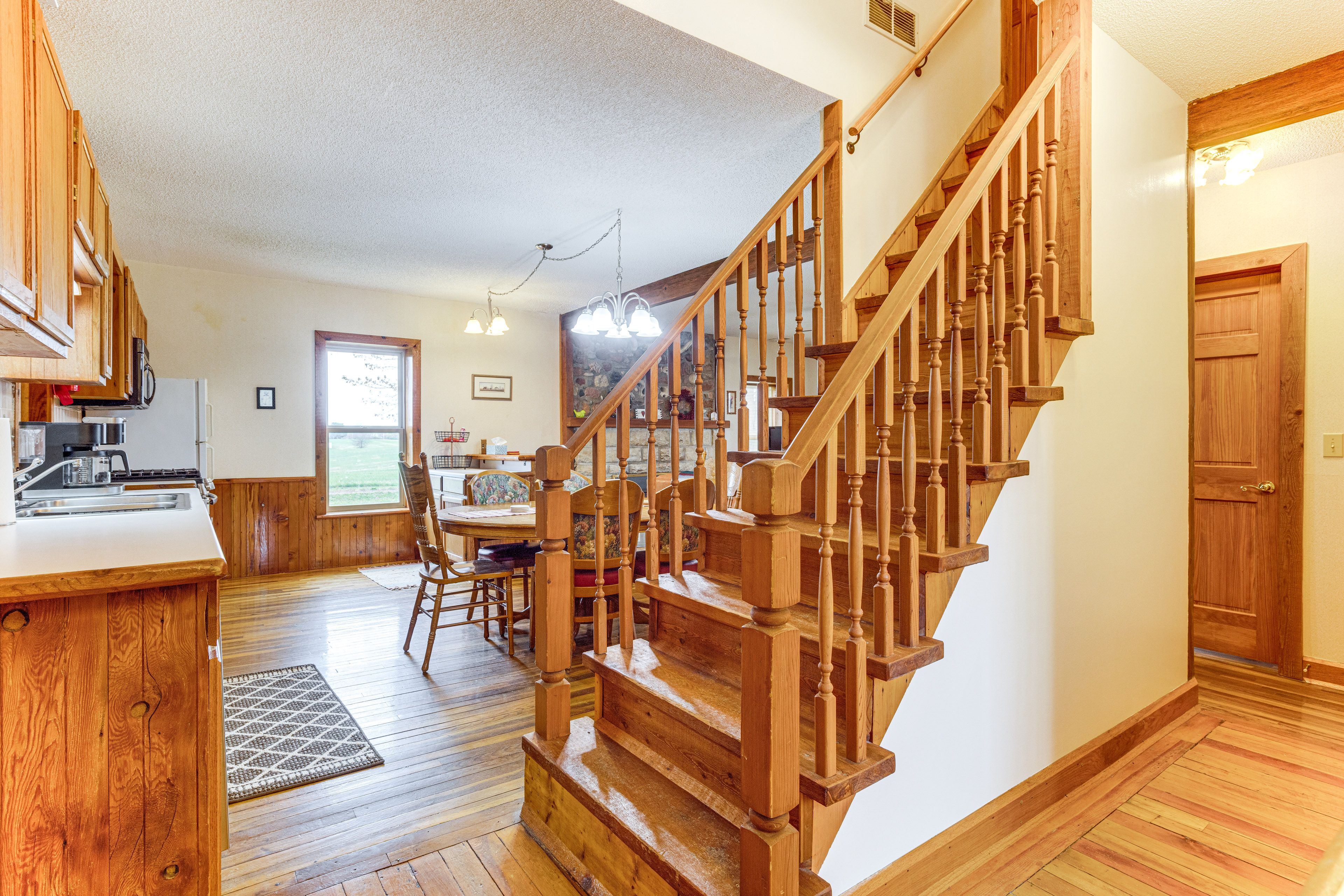 Access to 2nd Floor Bedrooms