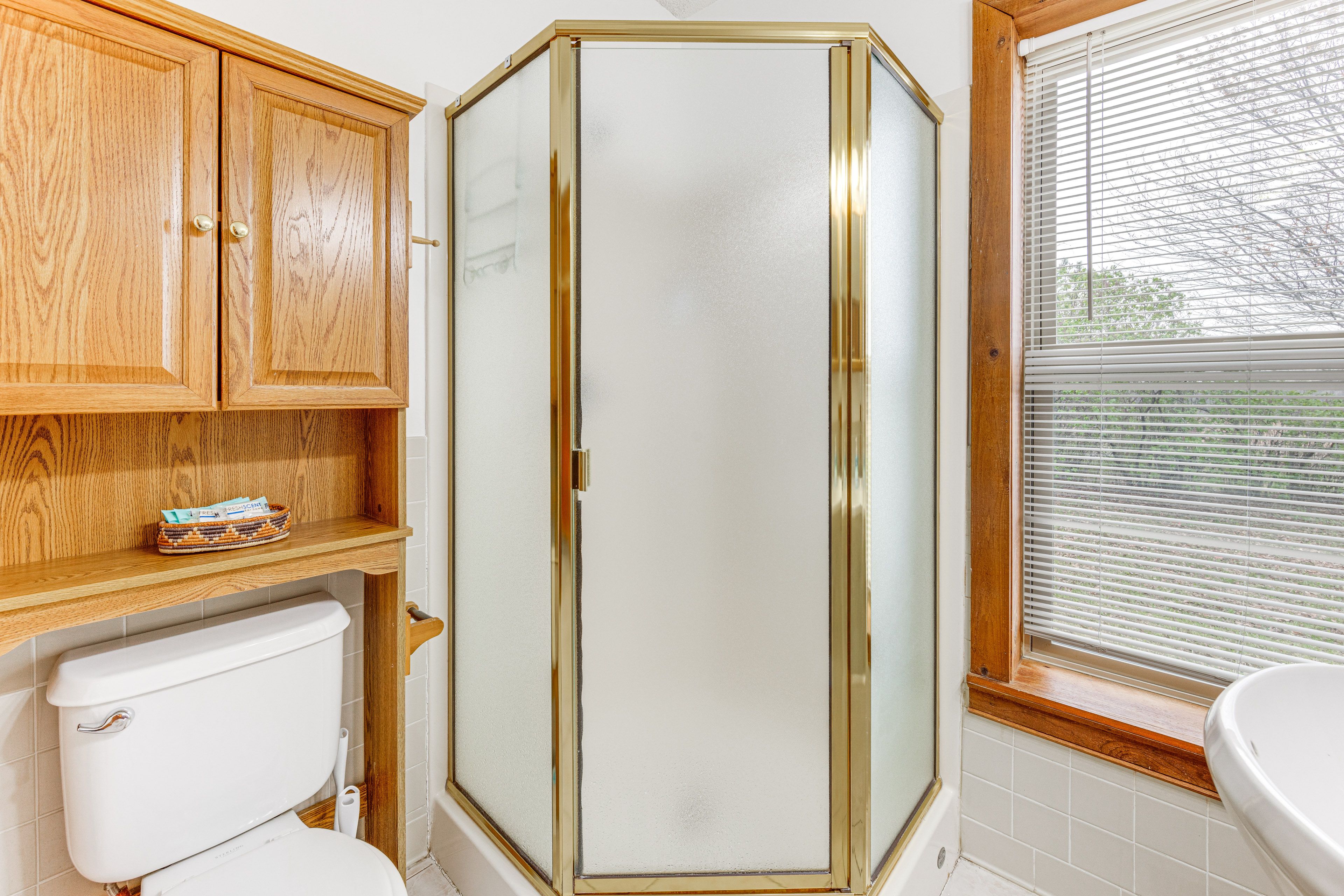 Bathroom | 1st Floor | Towels Provided