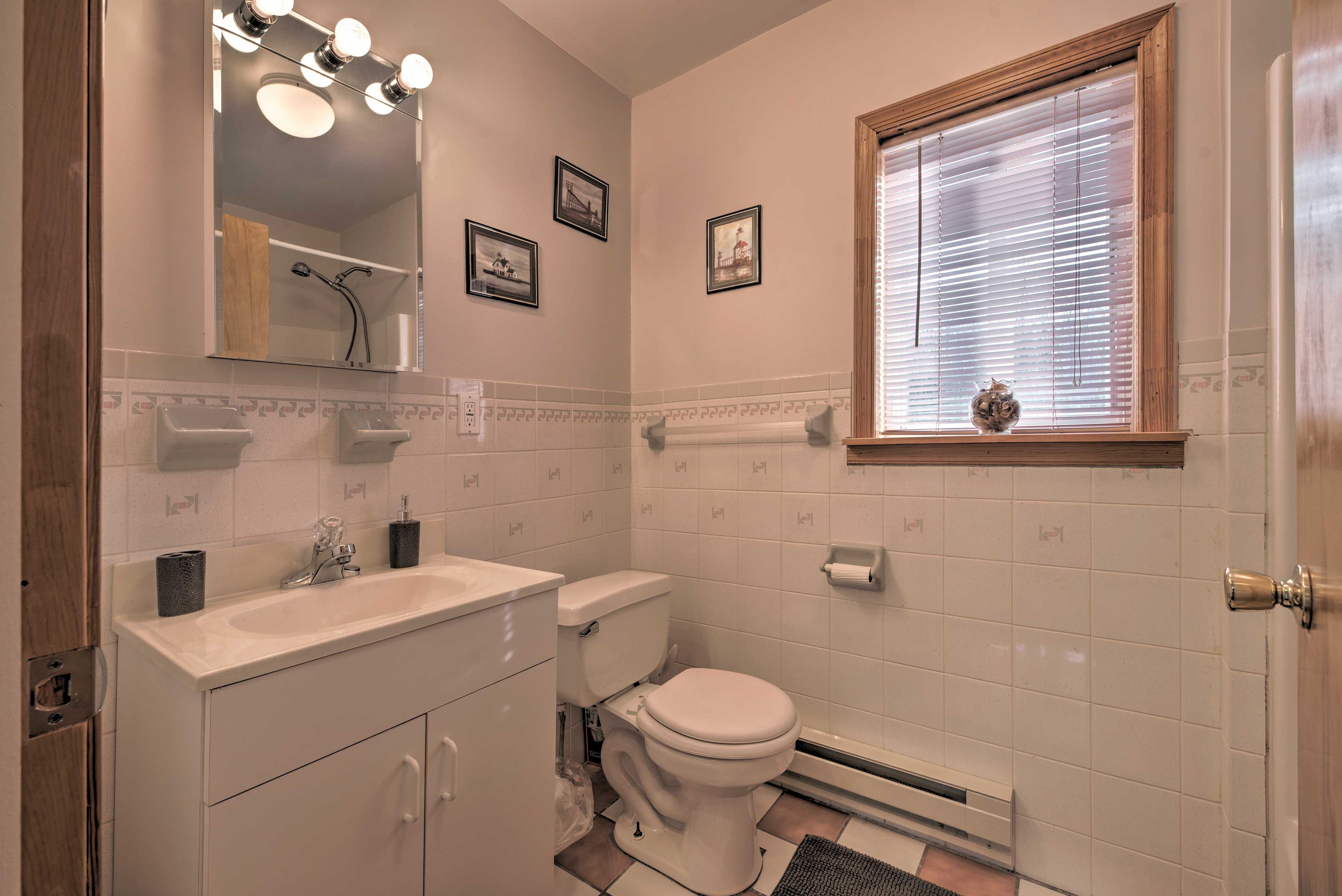 Bathroom | 2nd Floor | Towels Provided