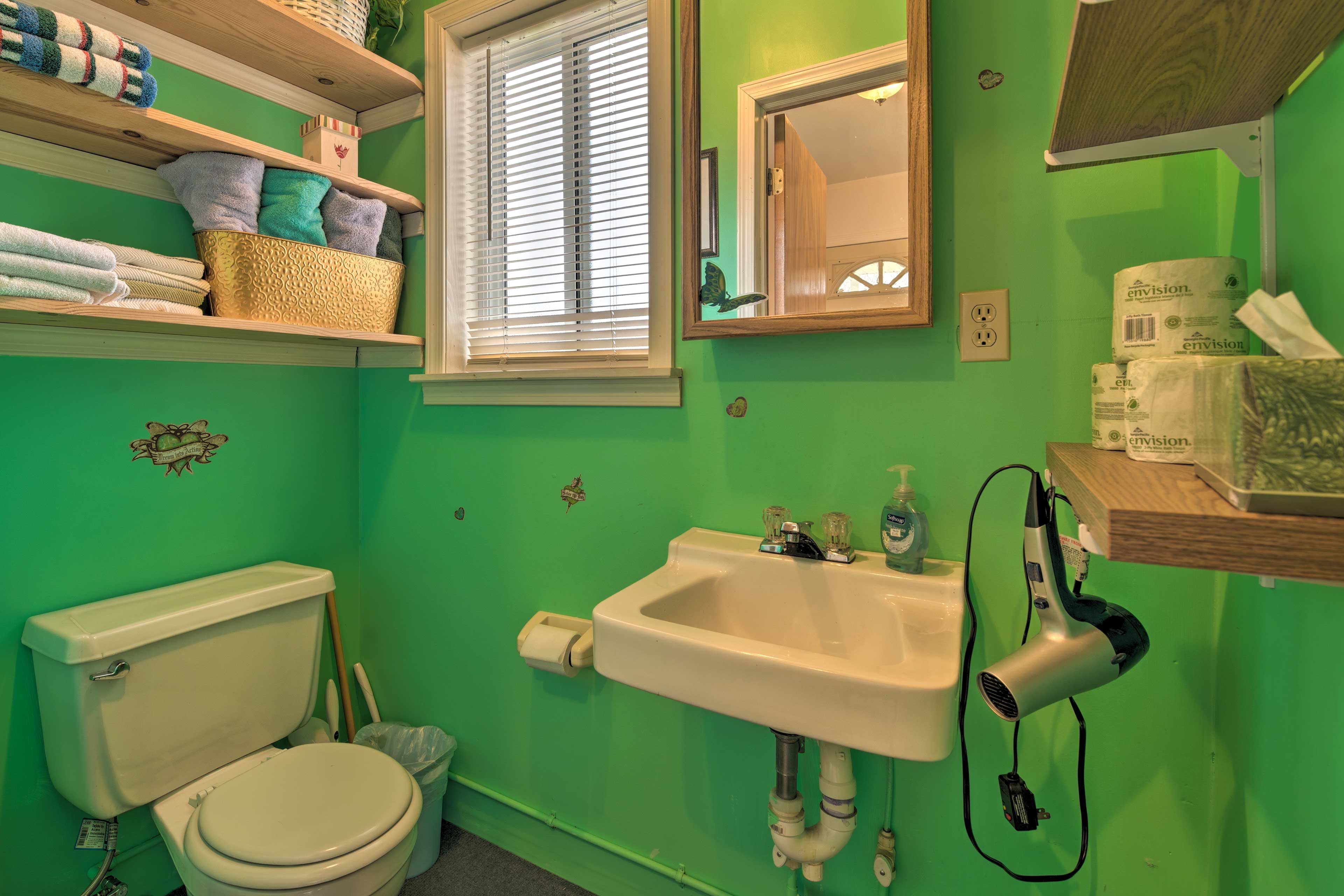 Half Bathroom | 1st Floor
