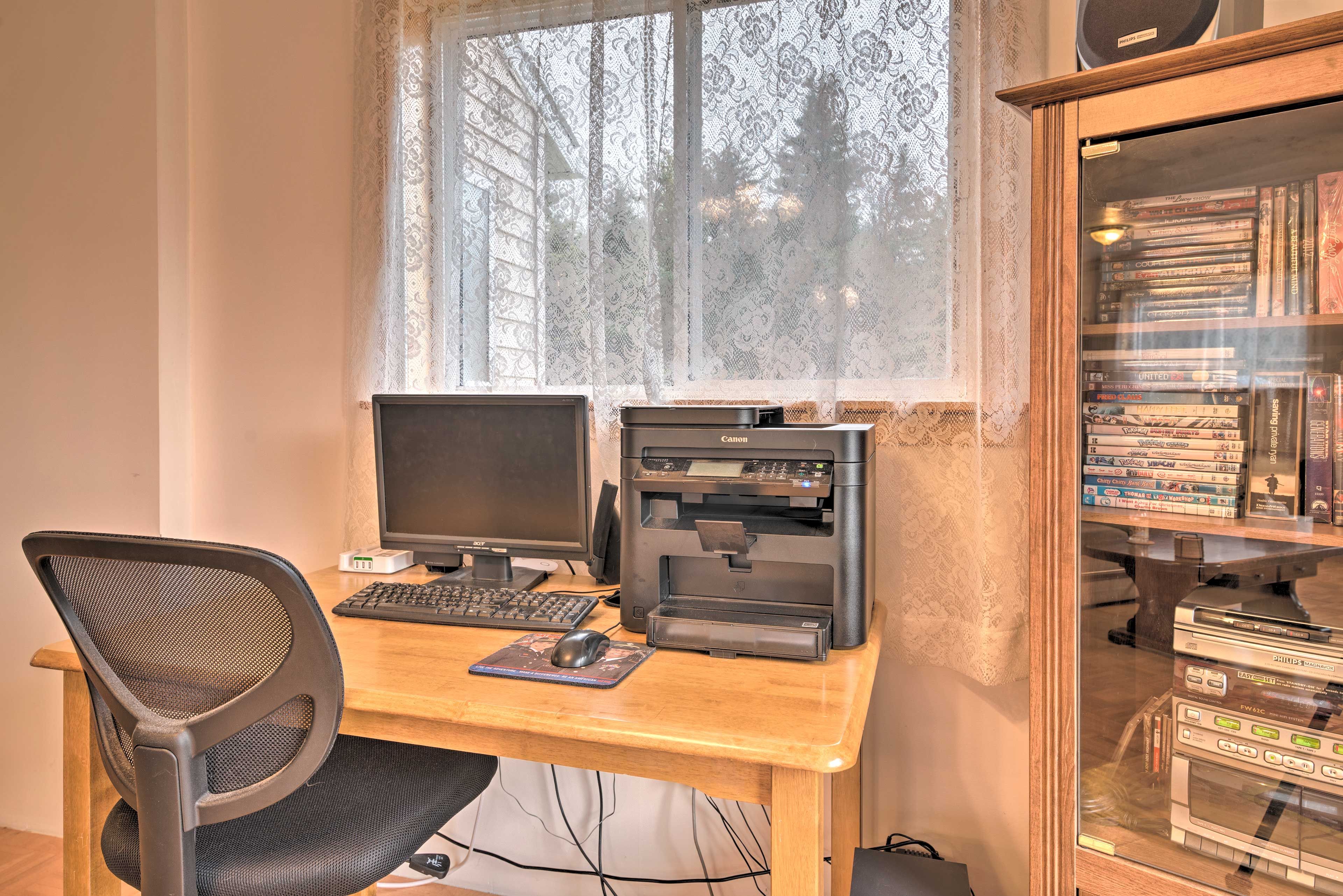 Living Room | Office Space | Windows 10 Desktop | Free WiFi