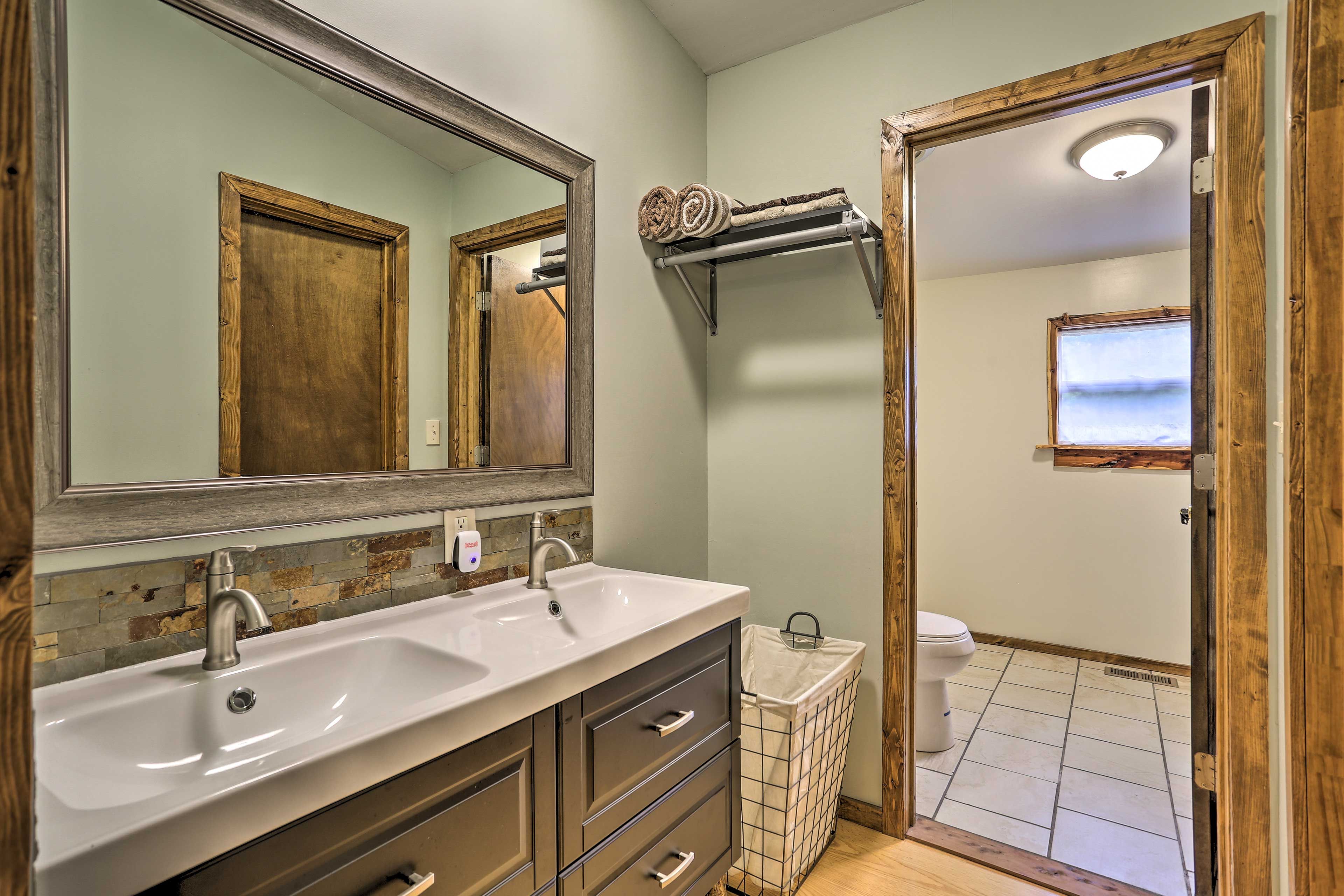En-Suite Bathroom | Complimentary Toiletries Provided