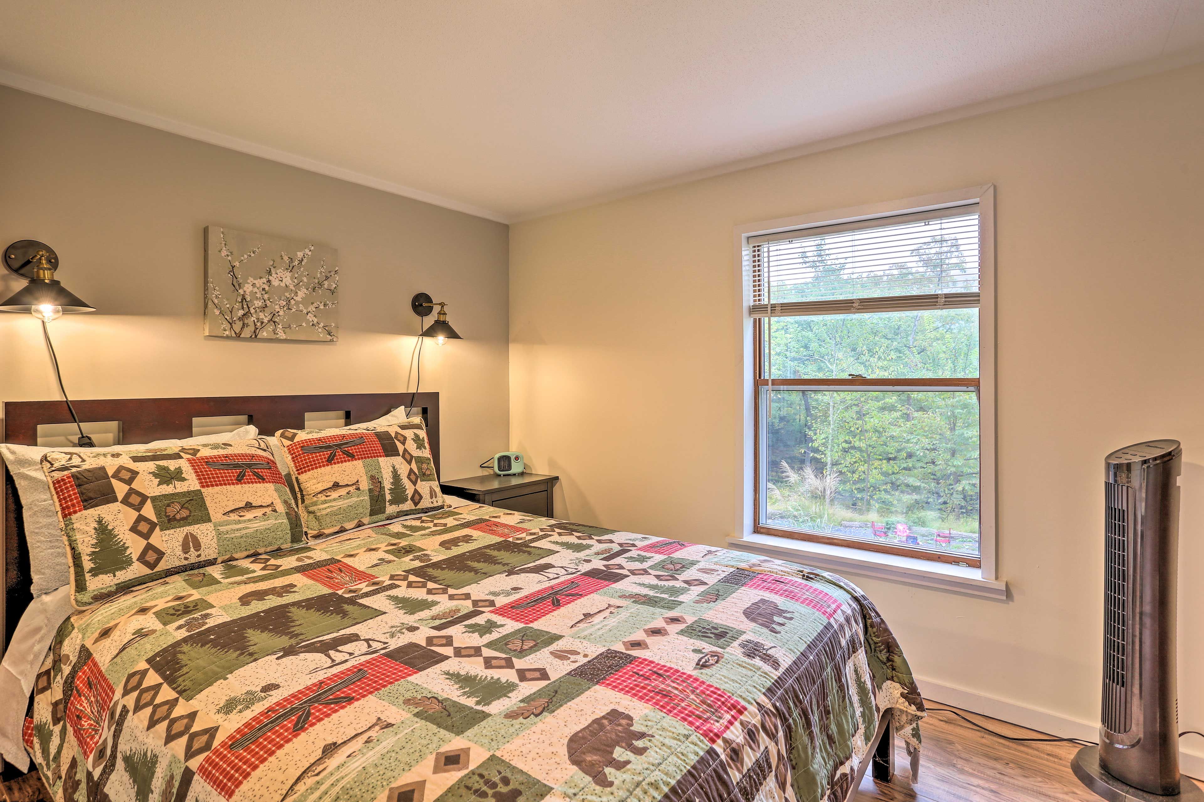 Bedroom 2 | Queen Bed | Futon | Smart TV