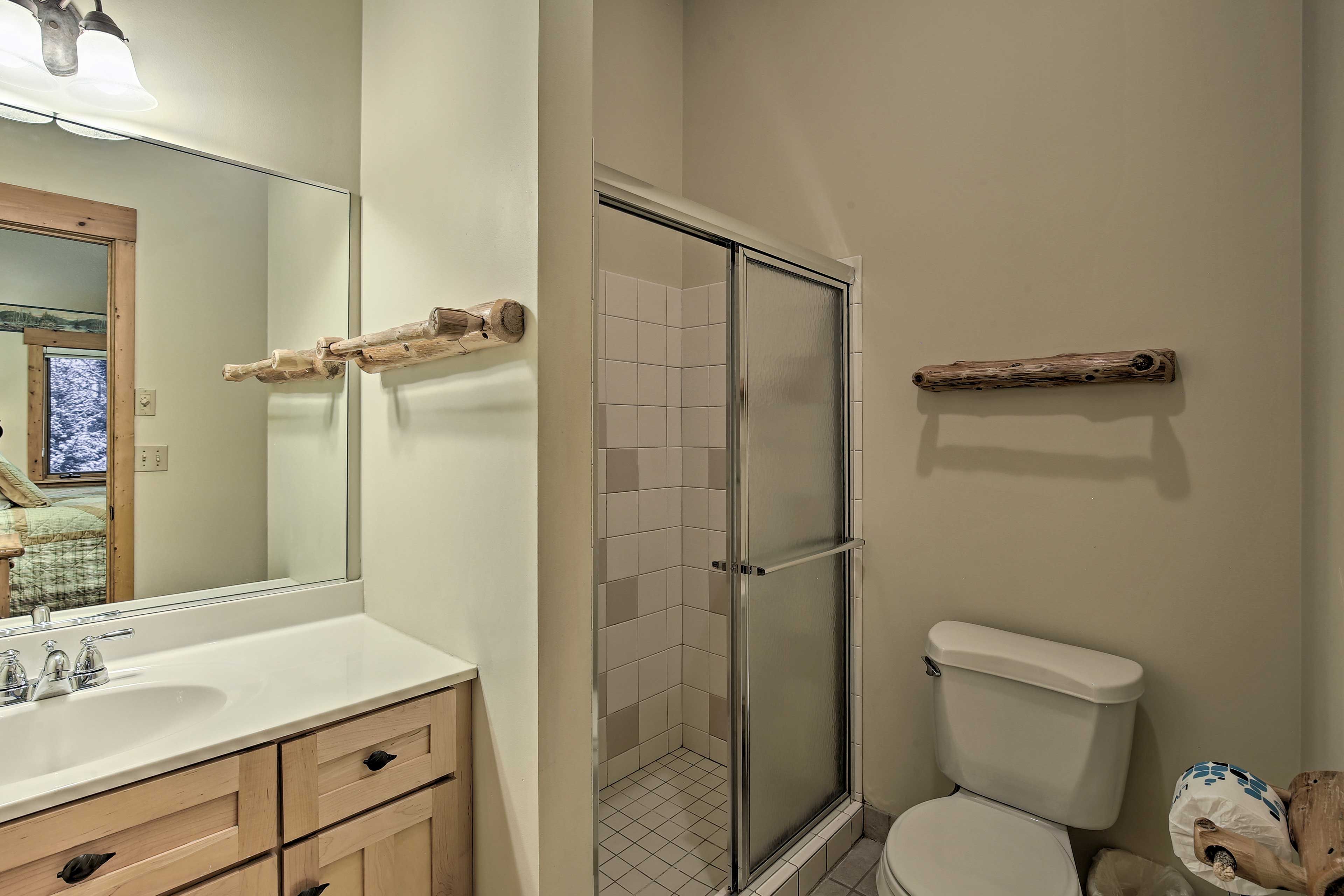 Full Bathroom | Towels Provided
