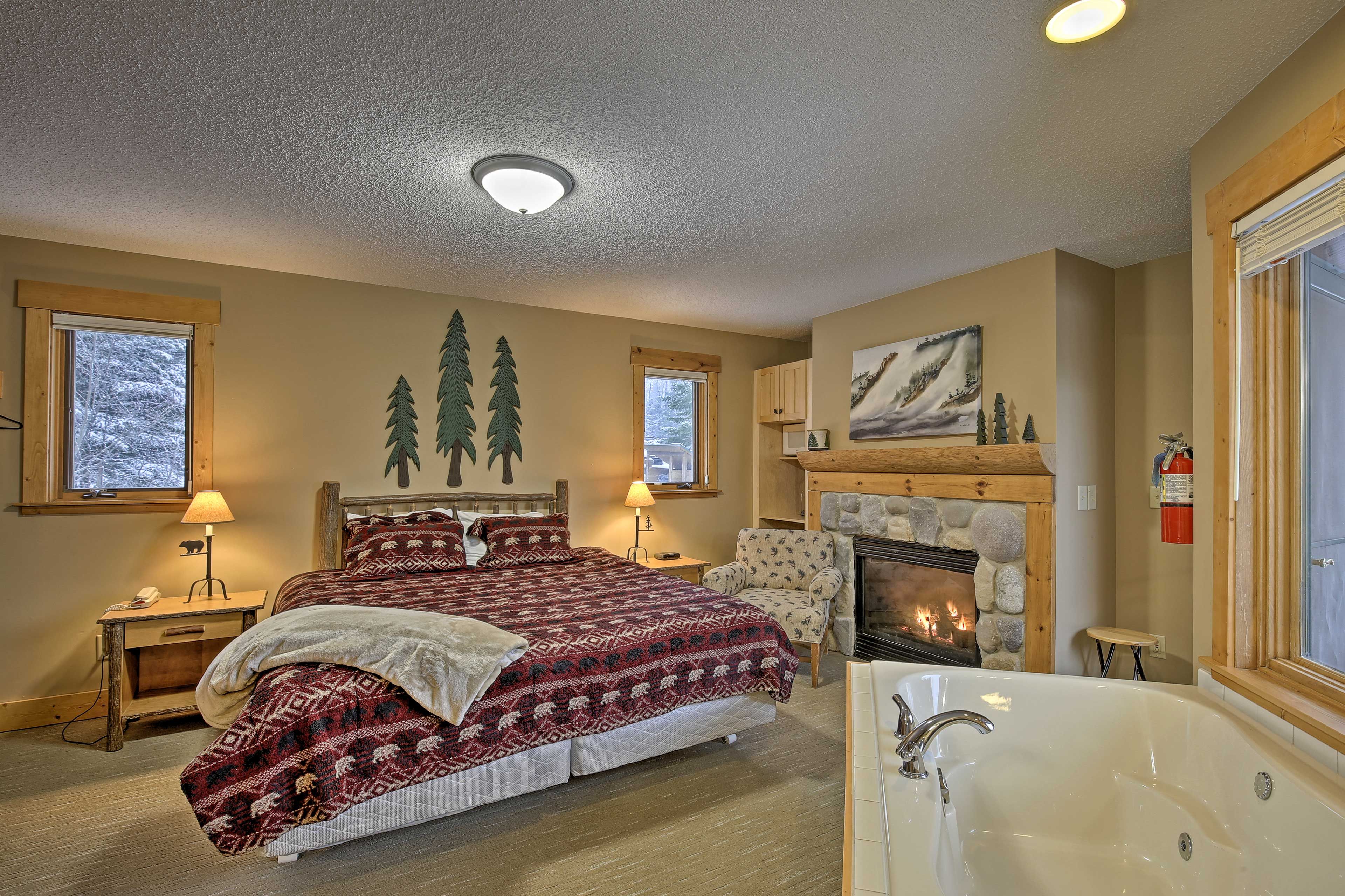 Bedroom 1 | King Bed (Converts to 2 Twins) | Linens Provided