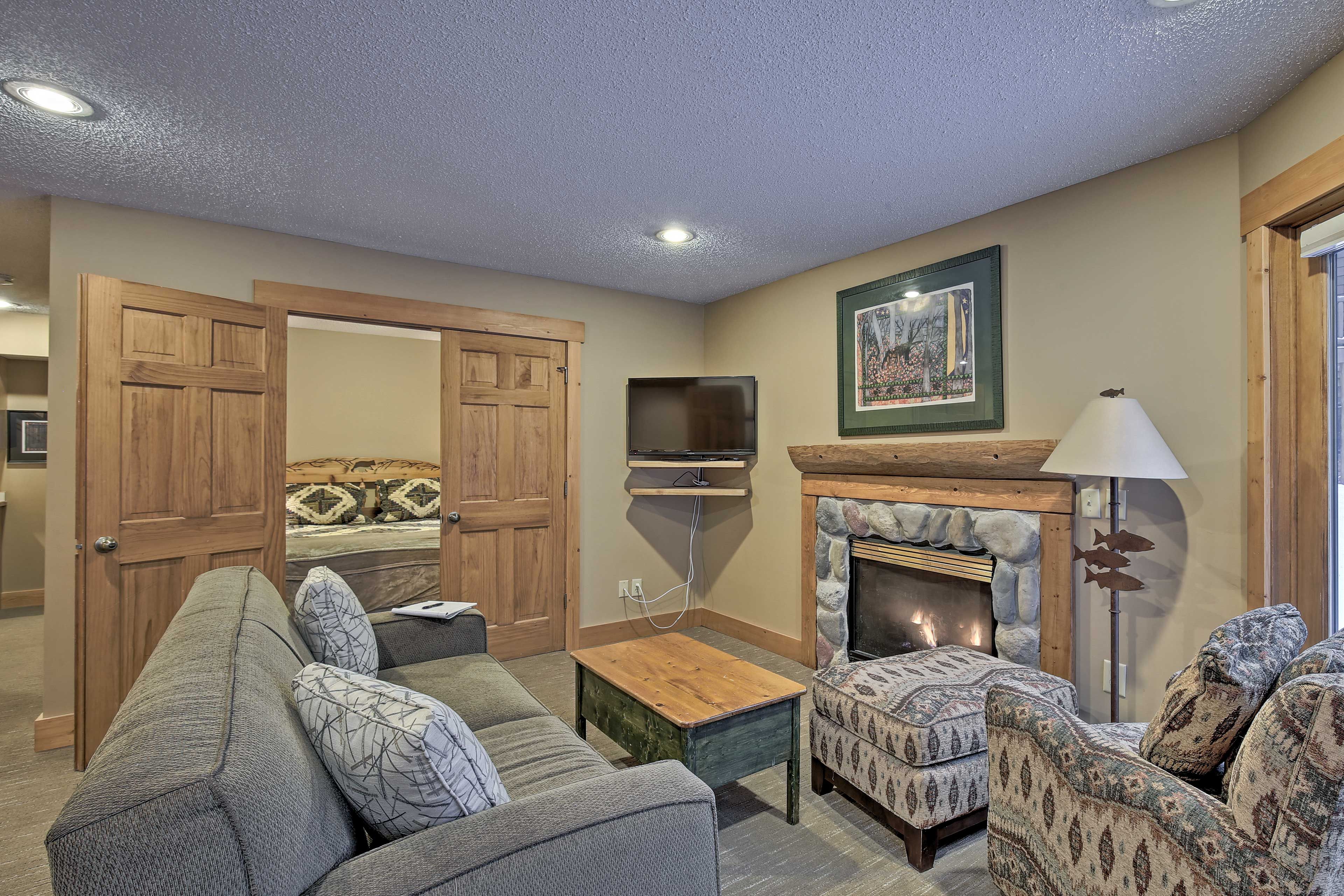 Downstairs Living Room | Smart TV | Gas Fireplace