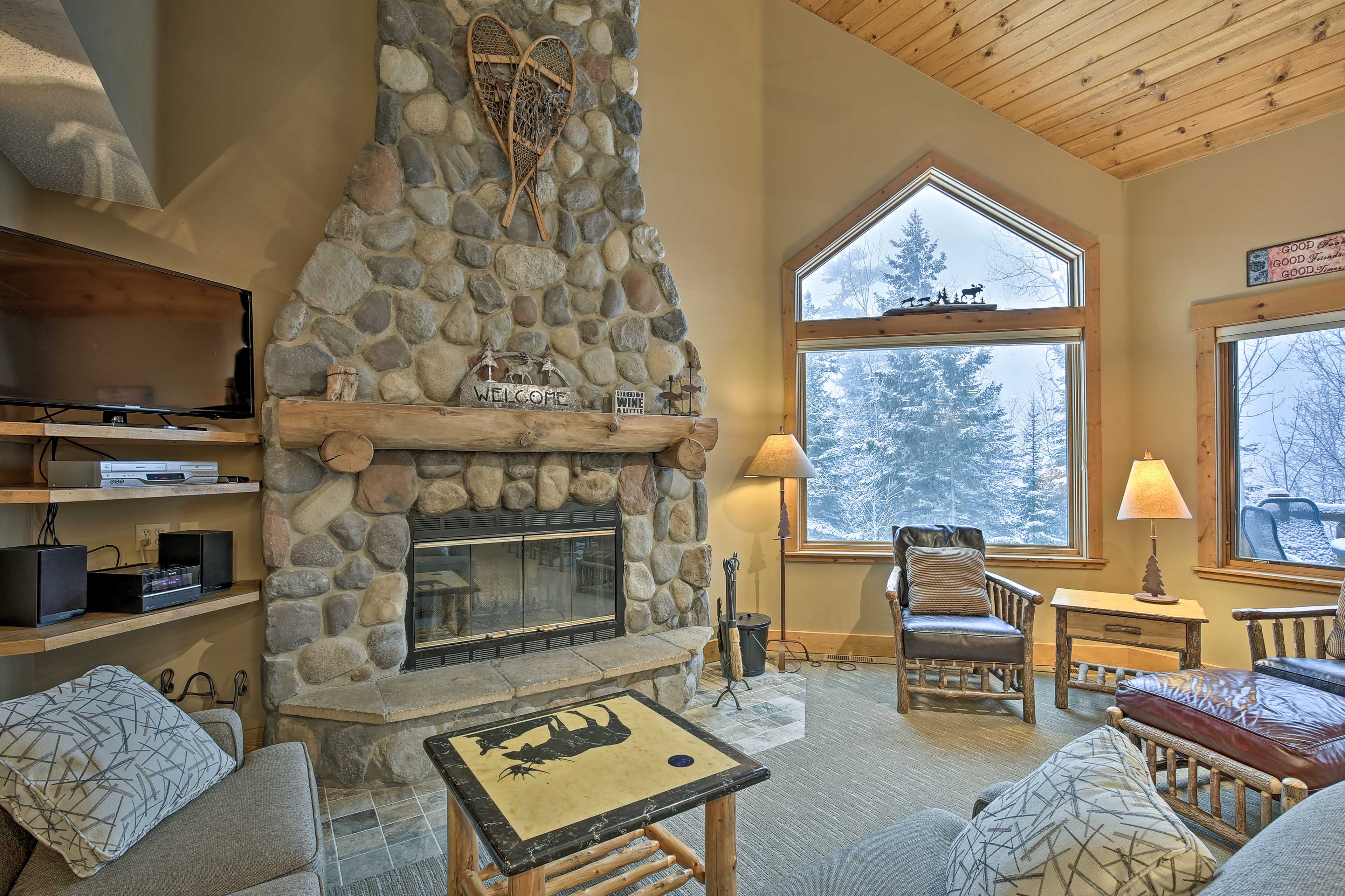 Main Living Space | Smart TV | DVD Player | Wood-Burning Fireplace