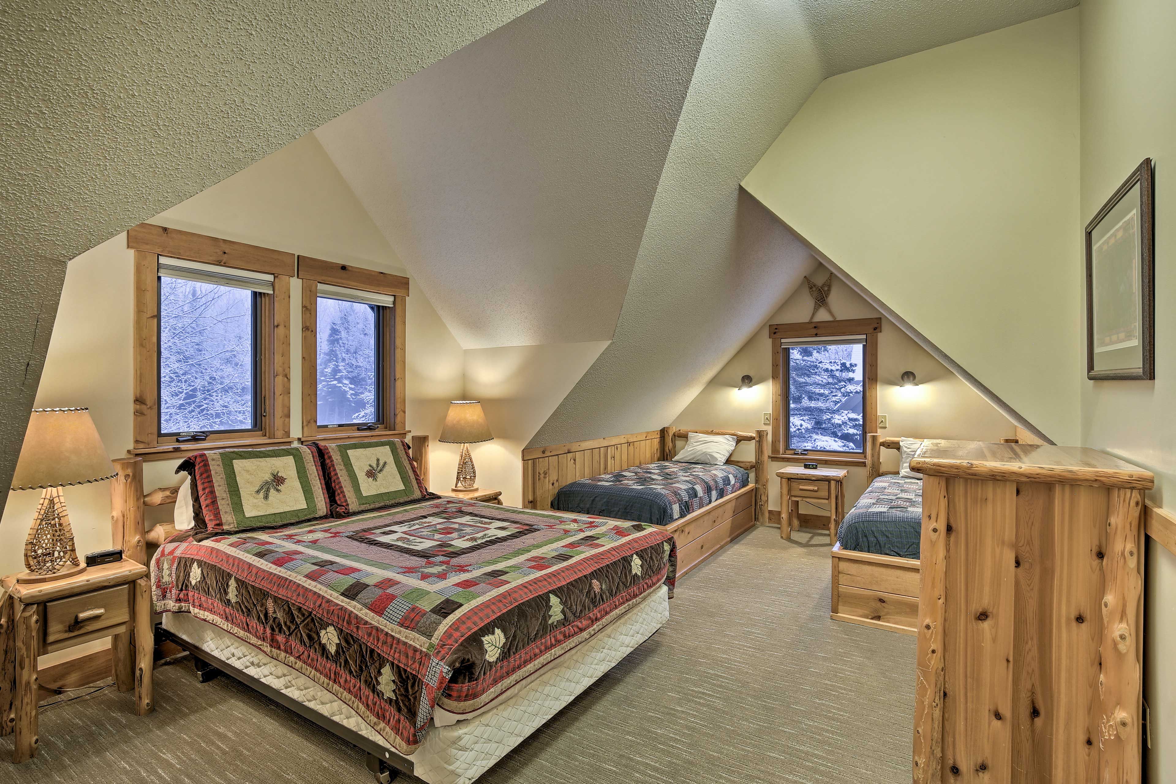 Bedroom 2 | Queen Bed | 2 Twin Beds | Linens Provided