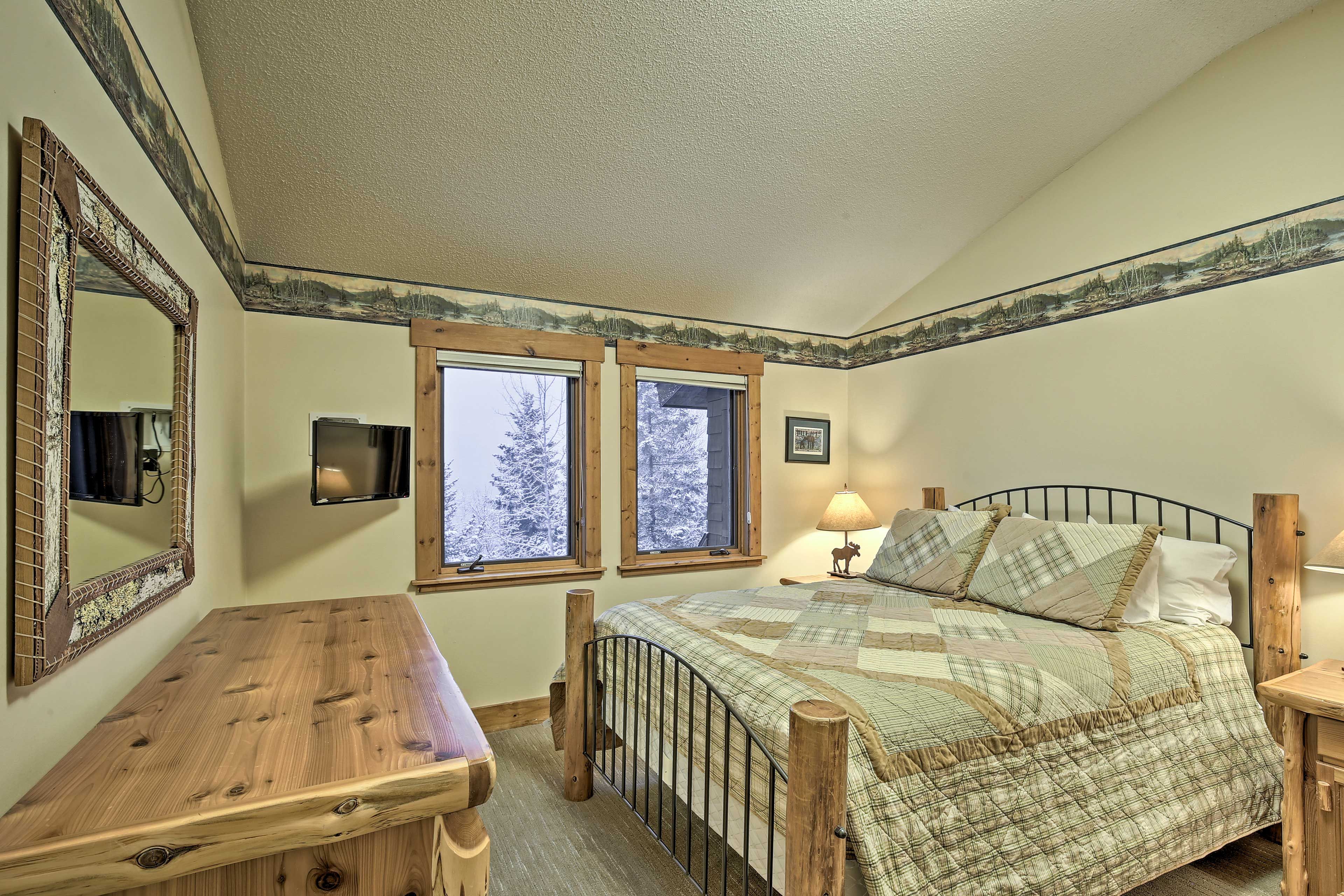 Bedroom 4 | King Bed | Smart TV | Linens Provided