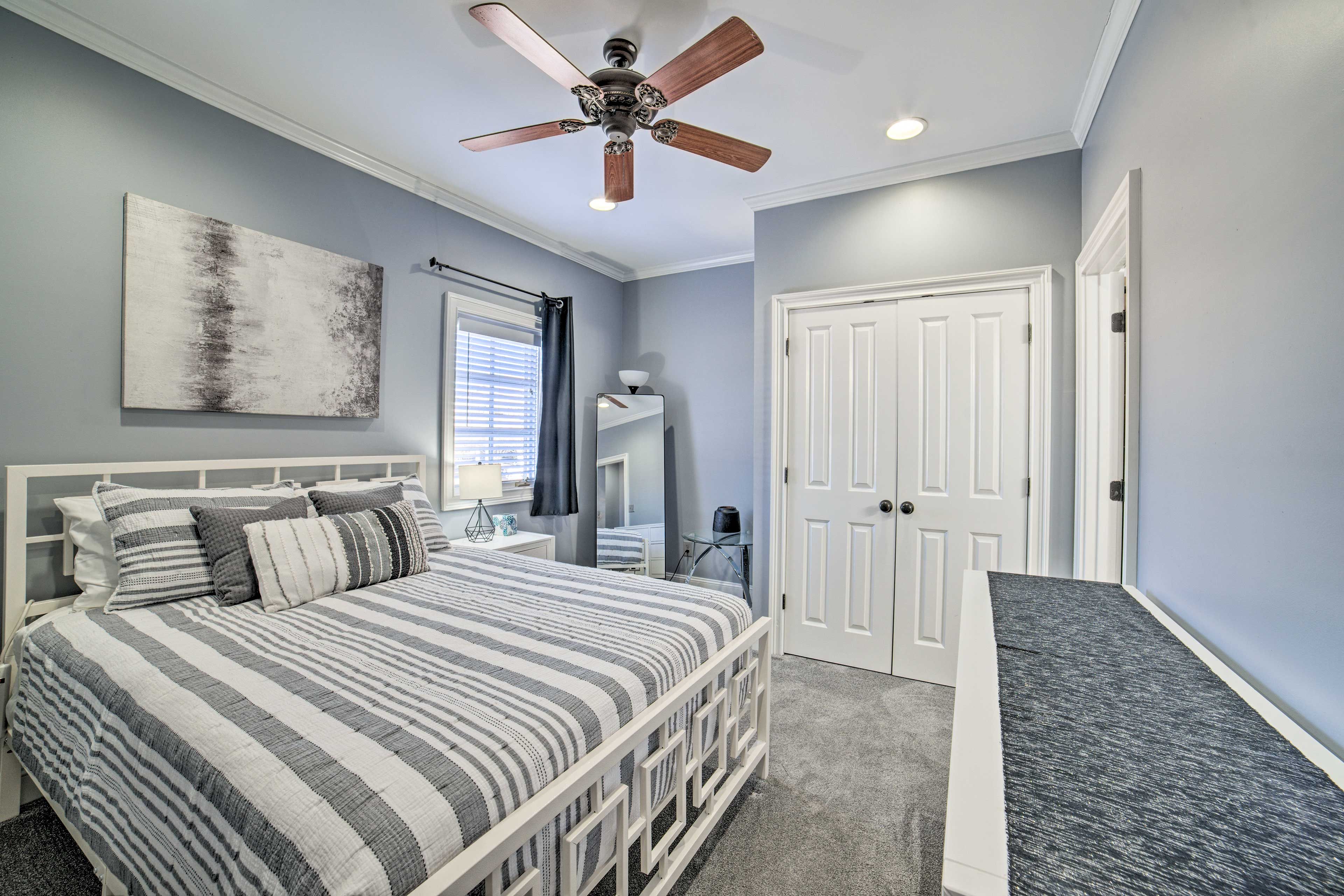 Bedroom 1 | Queen Bed