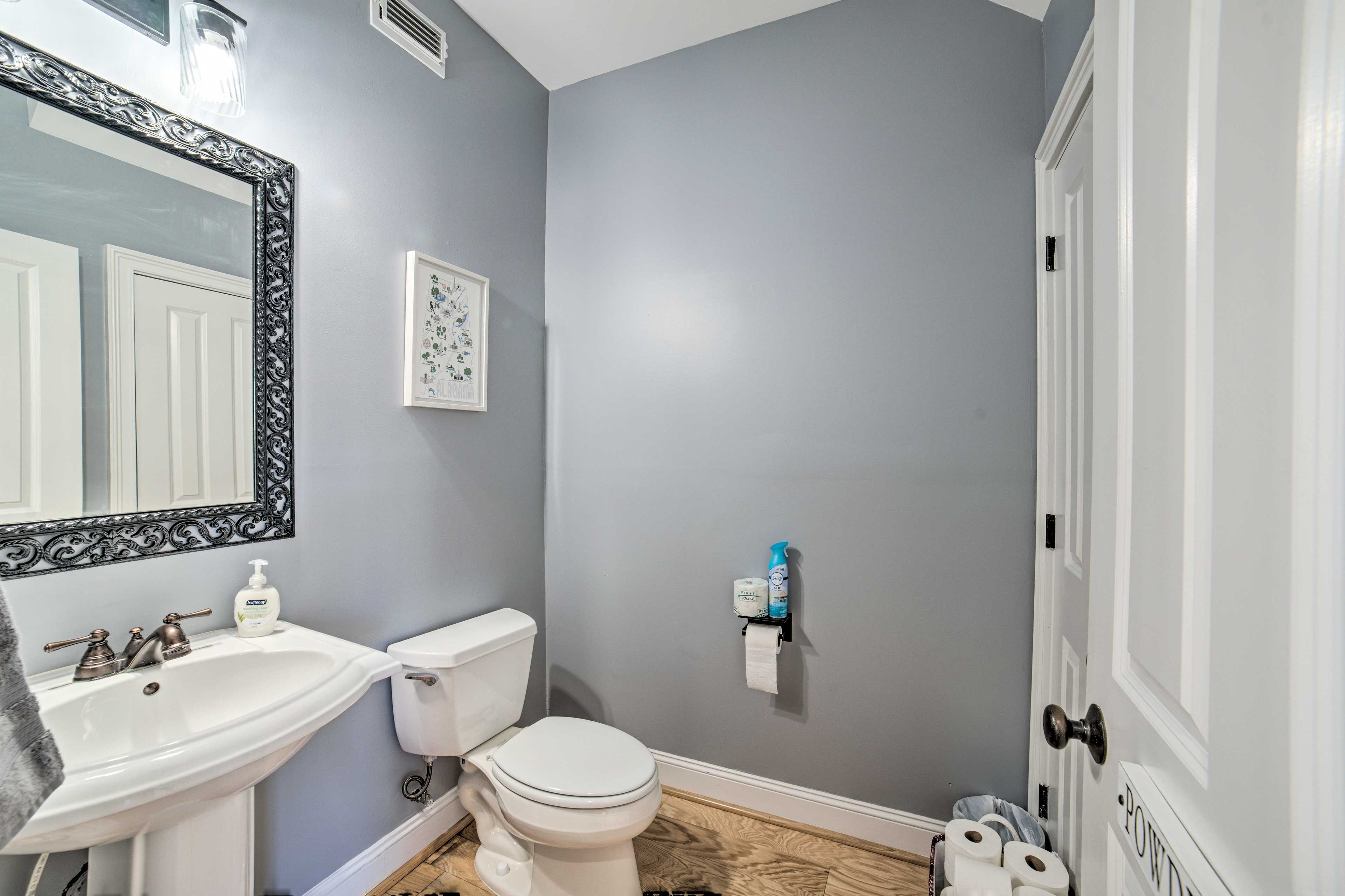 Hal Bathroom | Main Level