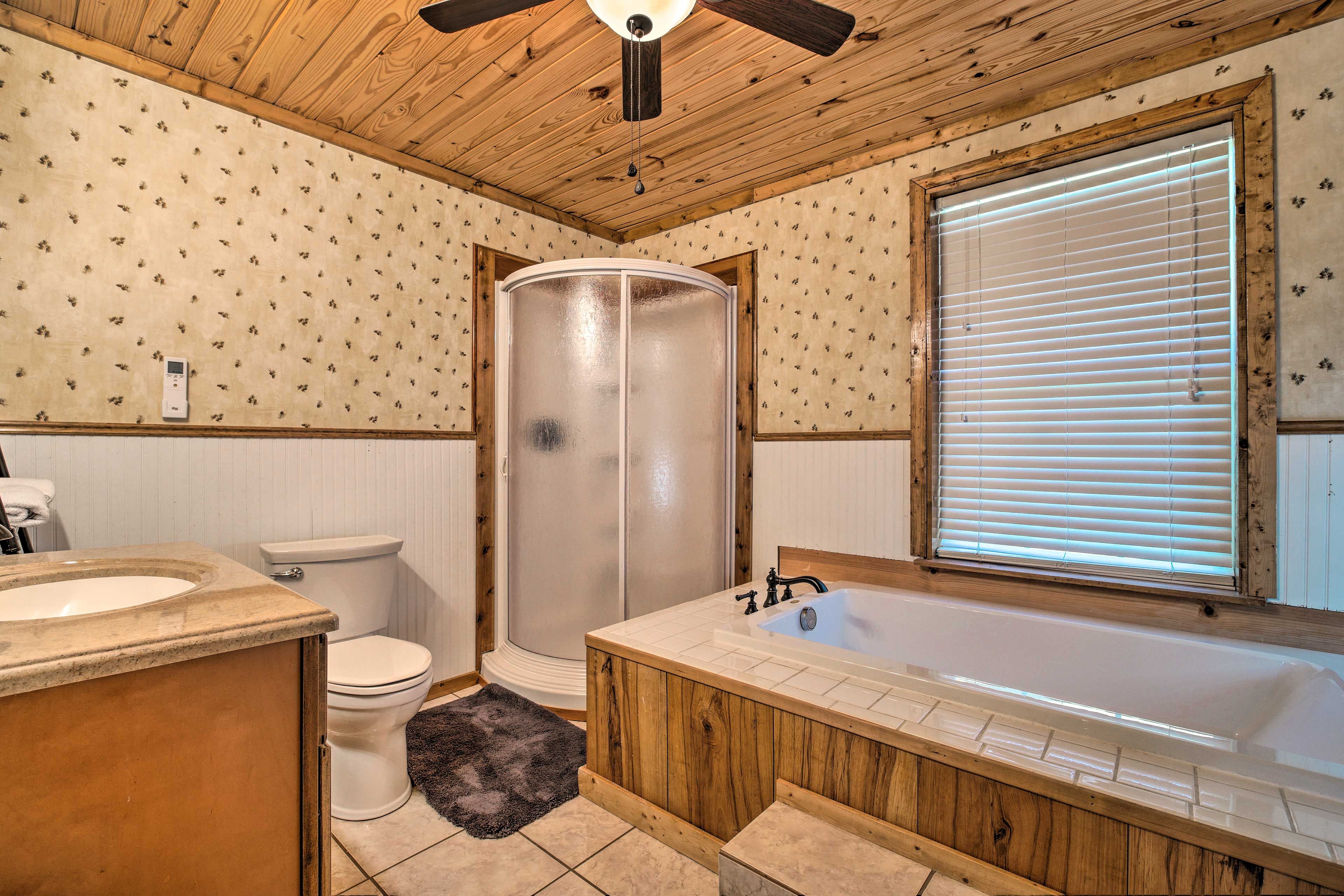 Guest House | Full Bathroom