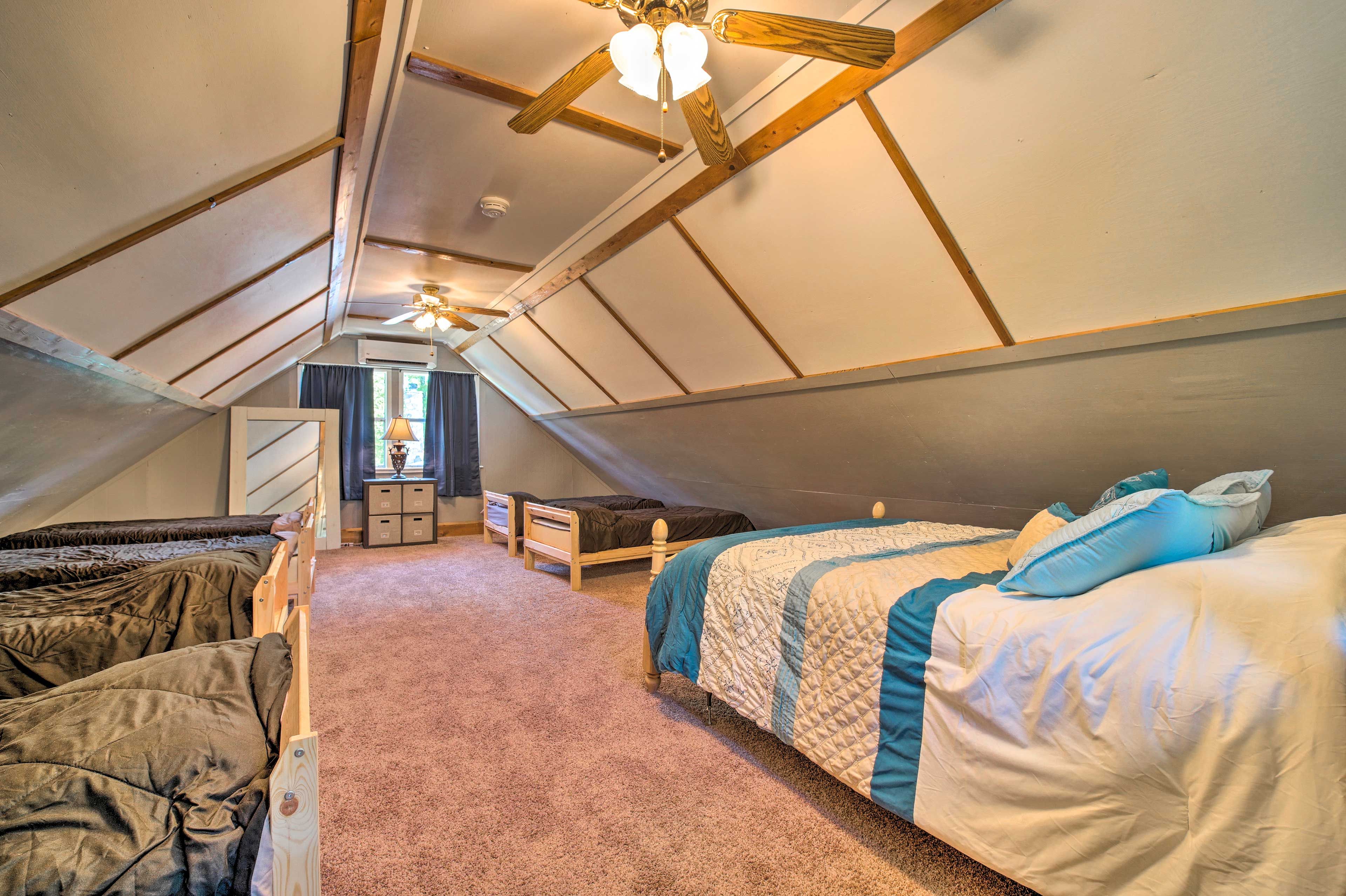 Guest House | Bedroom 3 | Queen Bed | 6 Twin Beds