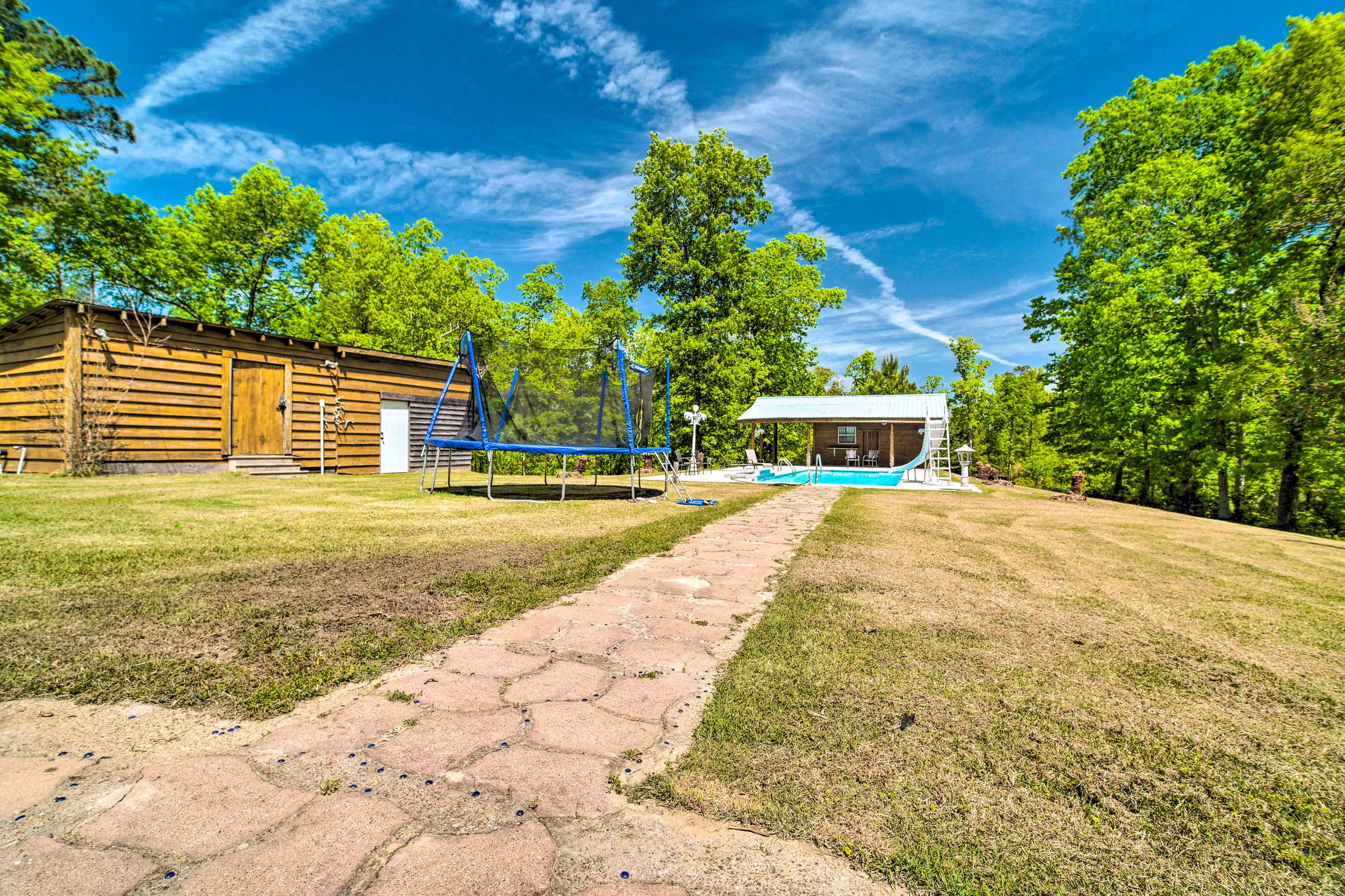 Private Exterior Space | Trampoline
