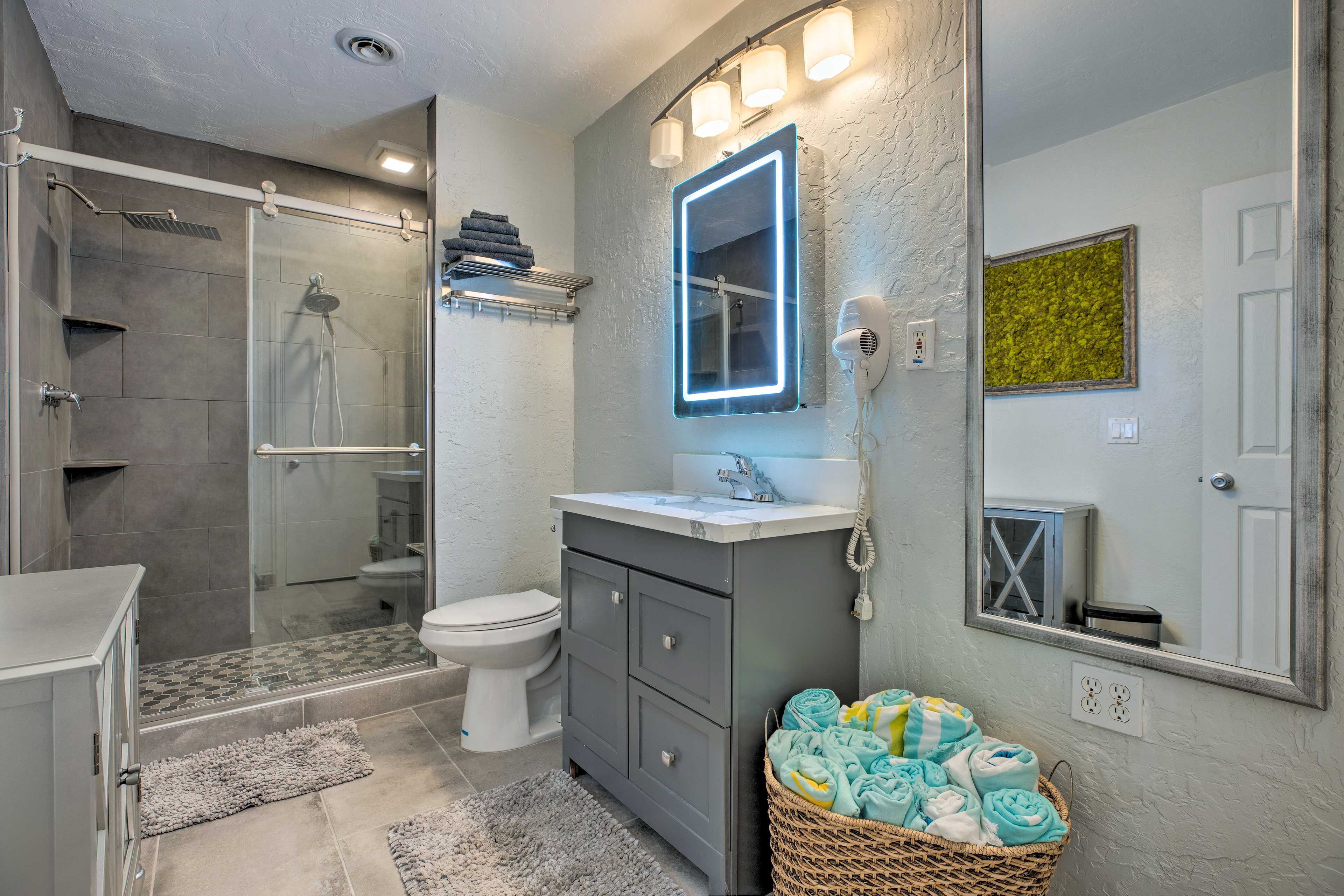 Full Bathroom | Complimentary Toiletries