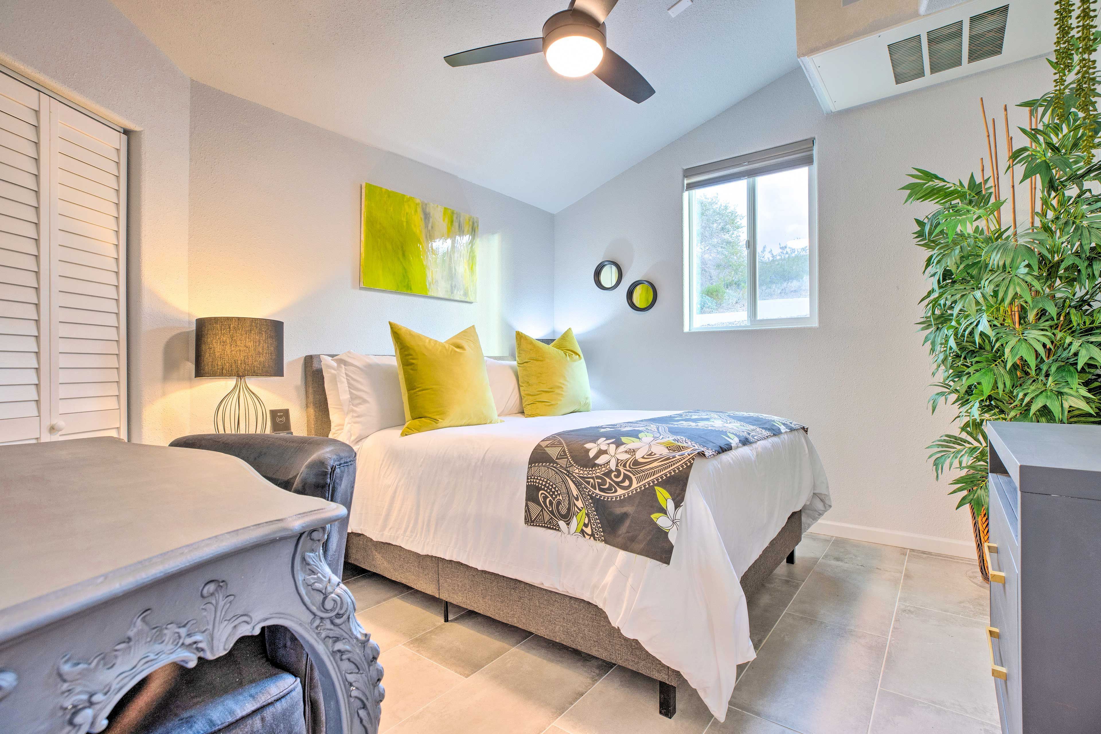 Bedroom 1 | Queen Bed