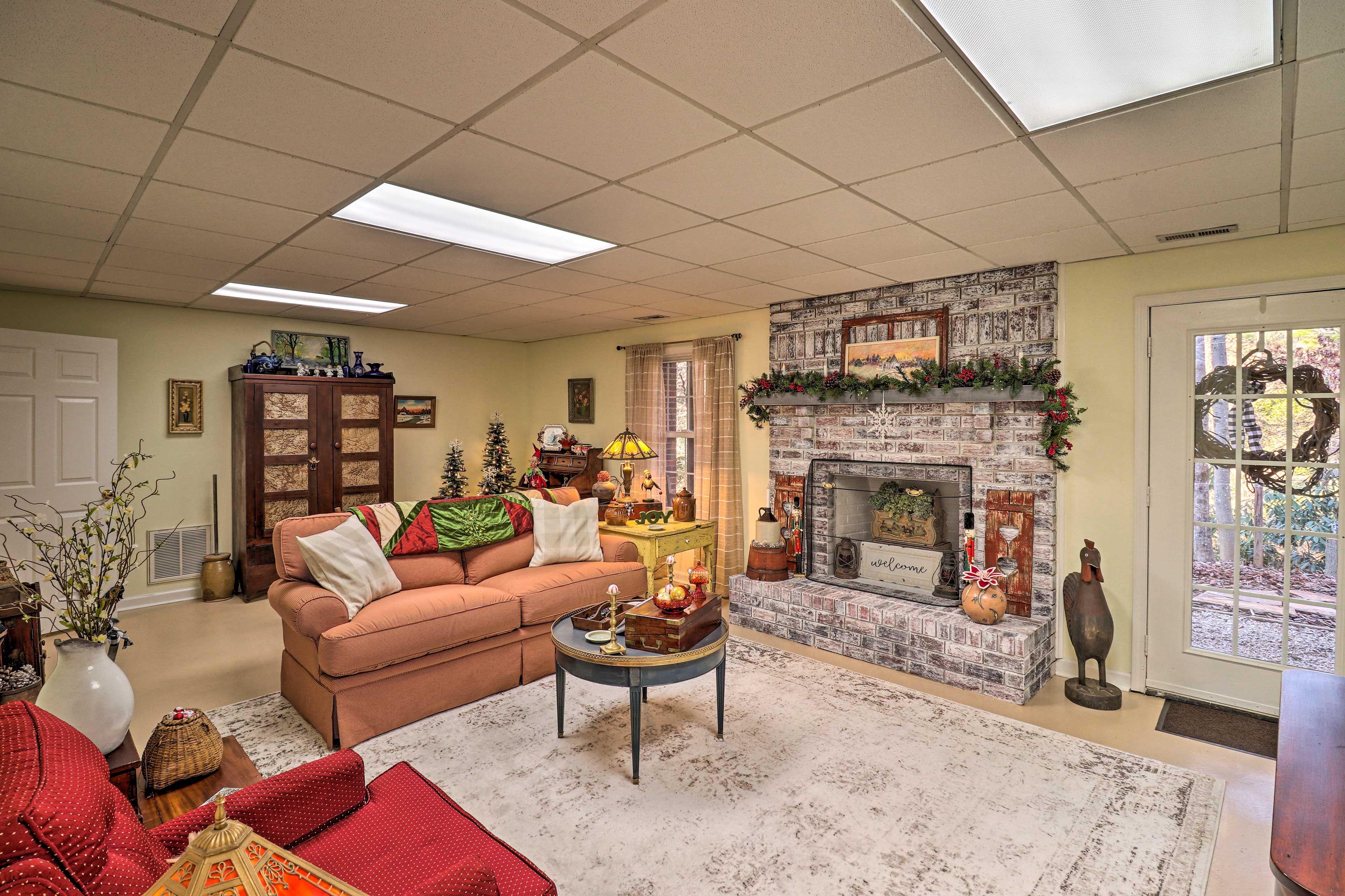Hendersonville Vacation Rental | 2BR | 2BA | Gravel Walkway to Entrance