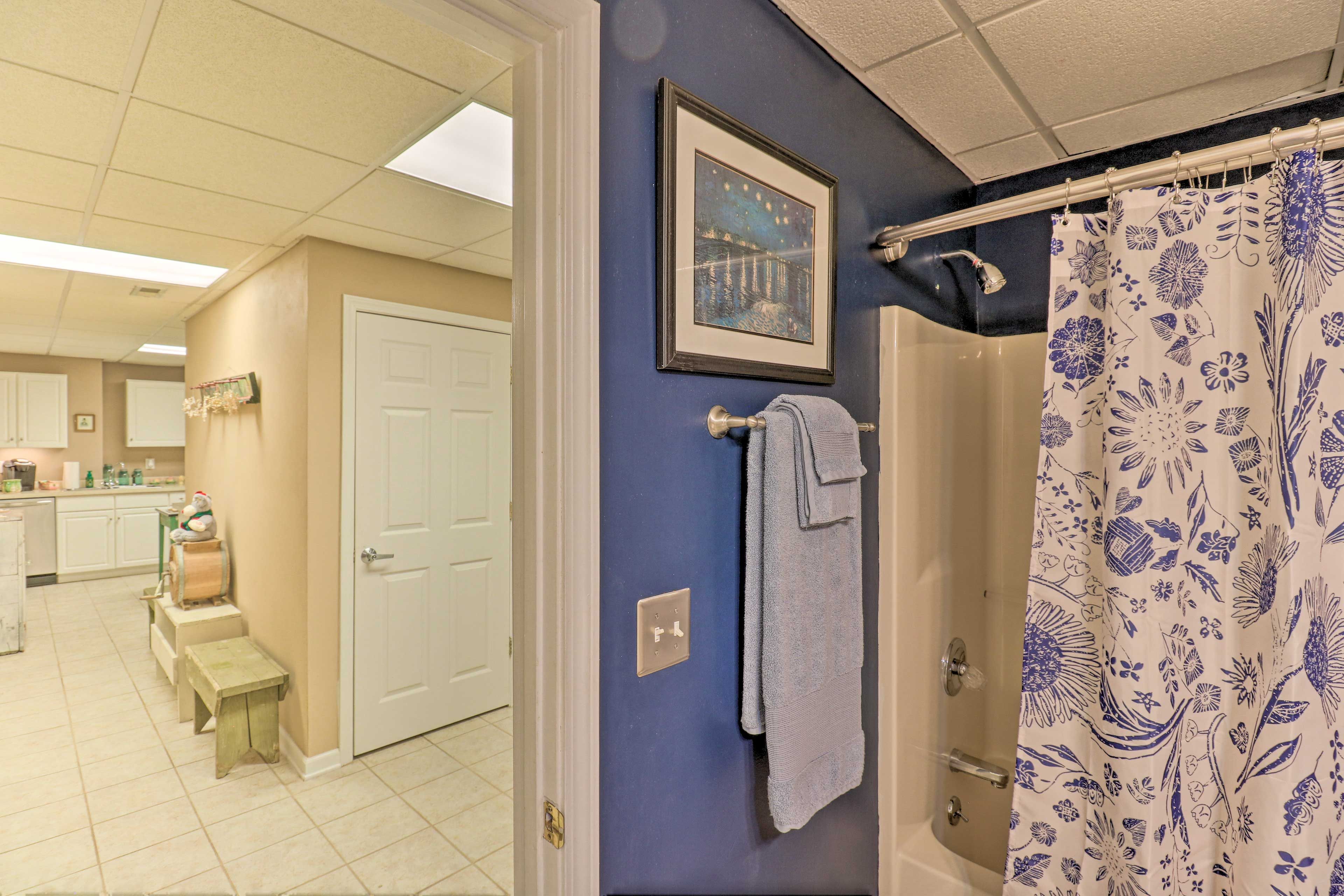 Bathroom | Shower/Tub Combo
