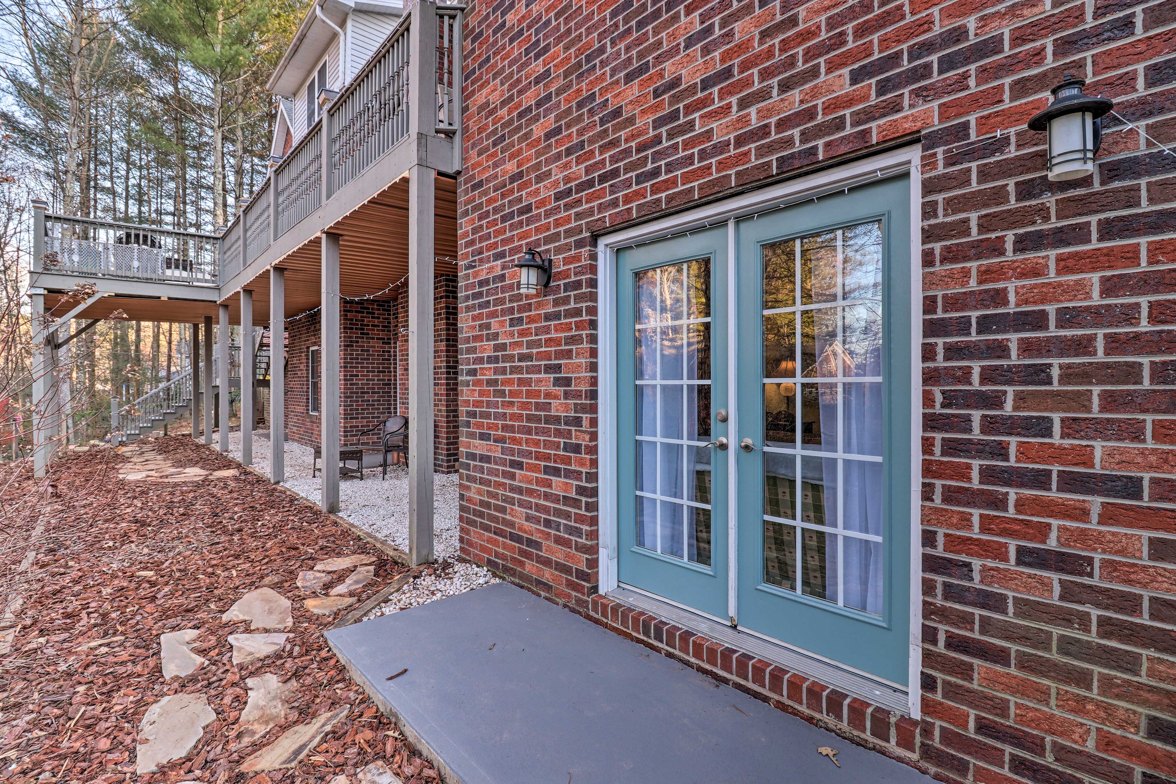 Home Exterior | Shared Yard