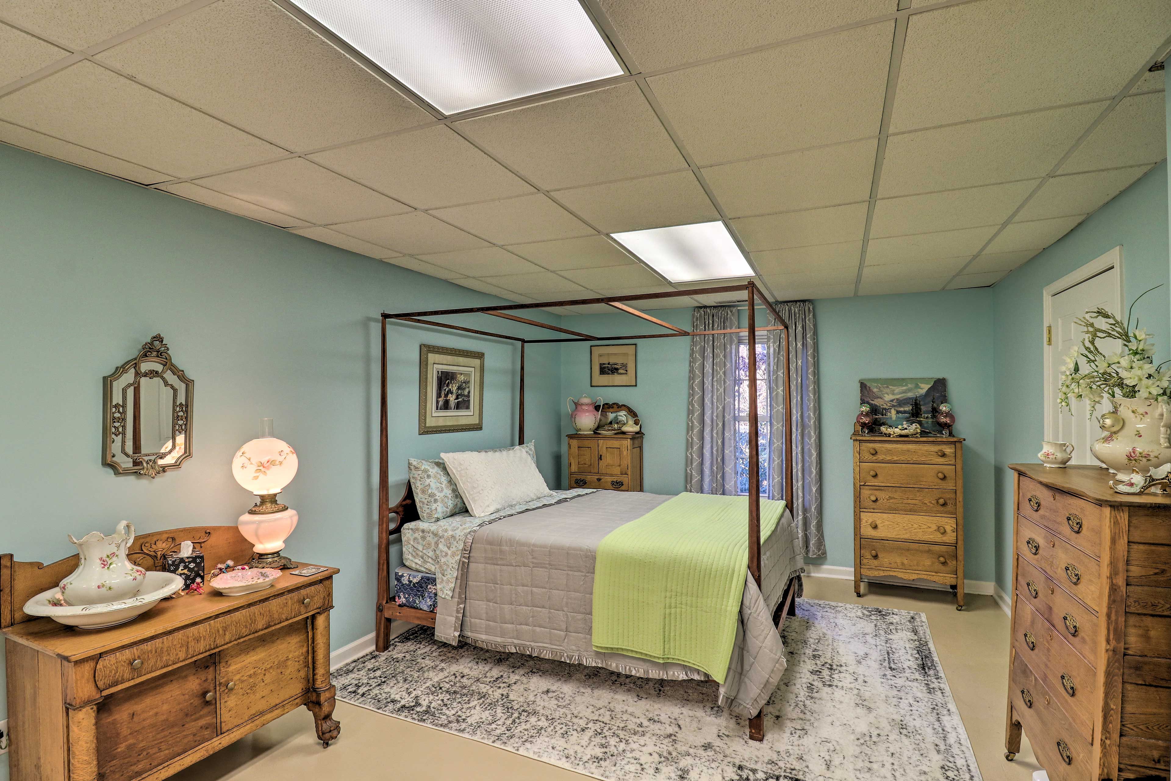 Bedroom 1 | Linens Provided