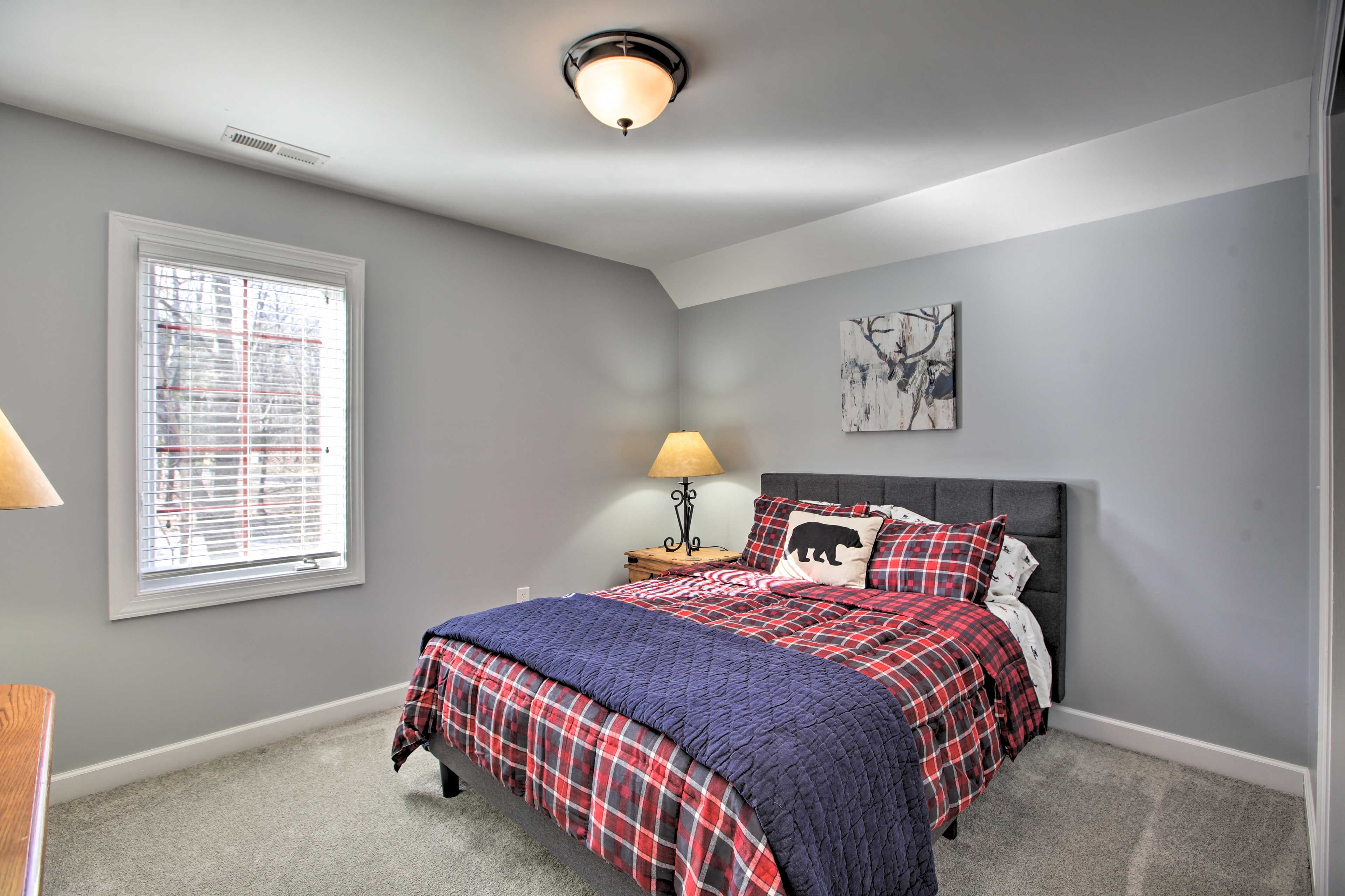 Bedroom 3 | Queen Bed