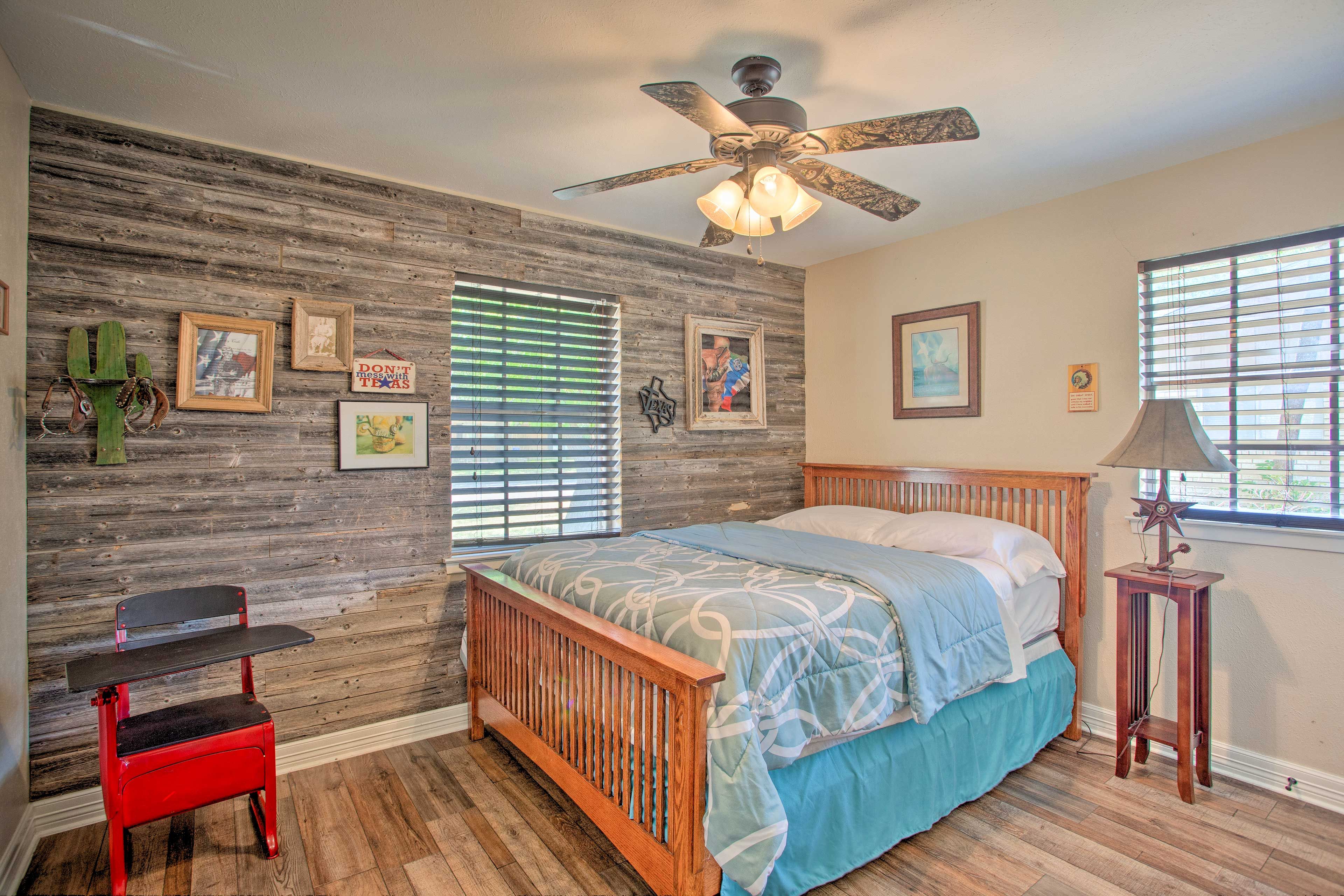 Bedroom 3 | Queen Bed