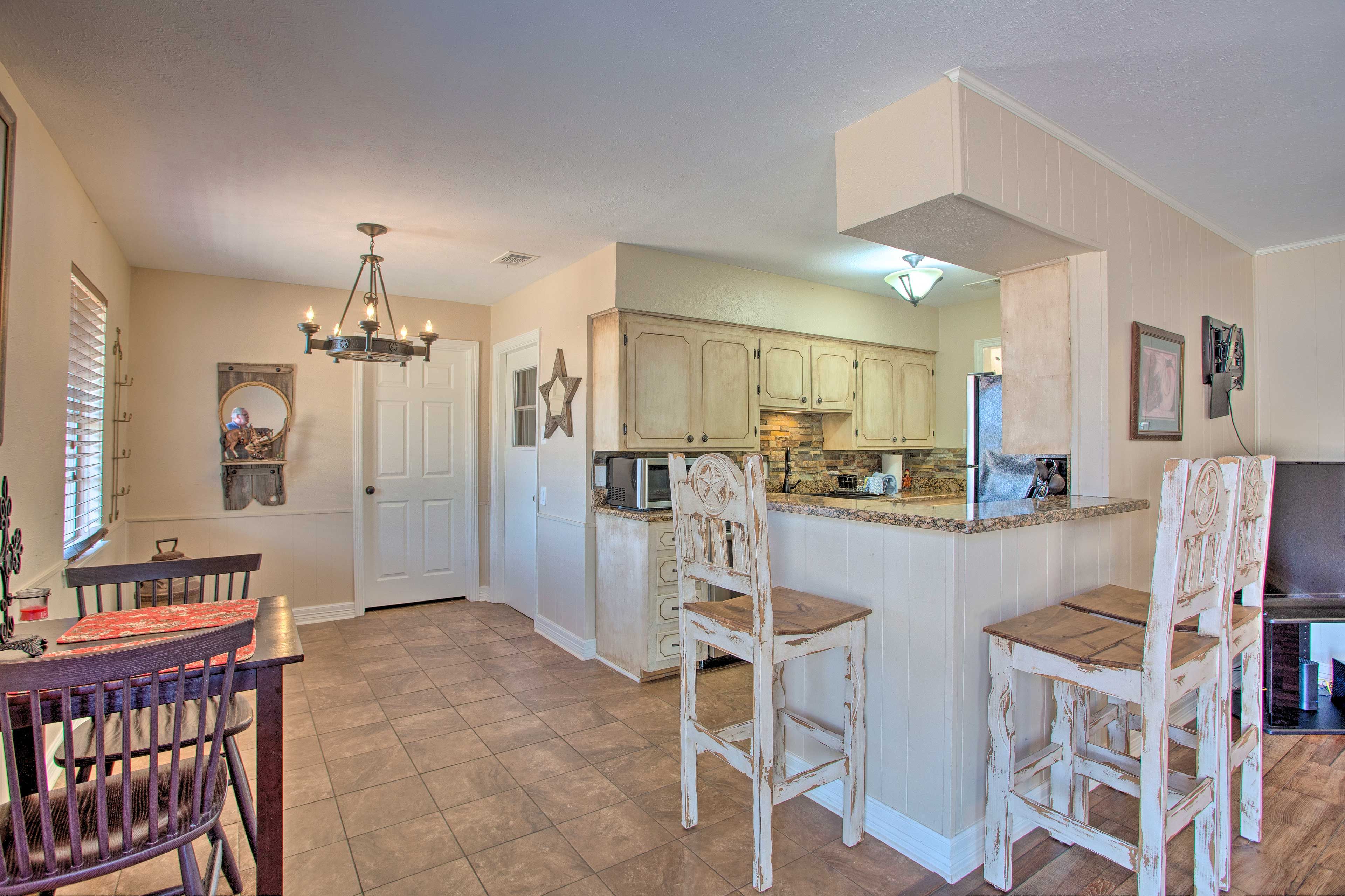 Fully Equipped Kitchen | Dining Nook
