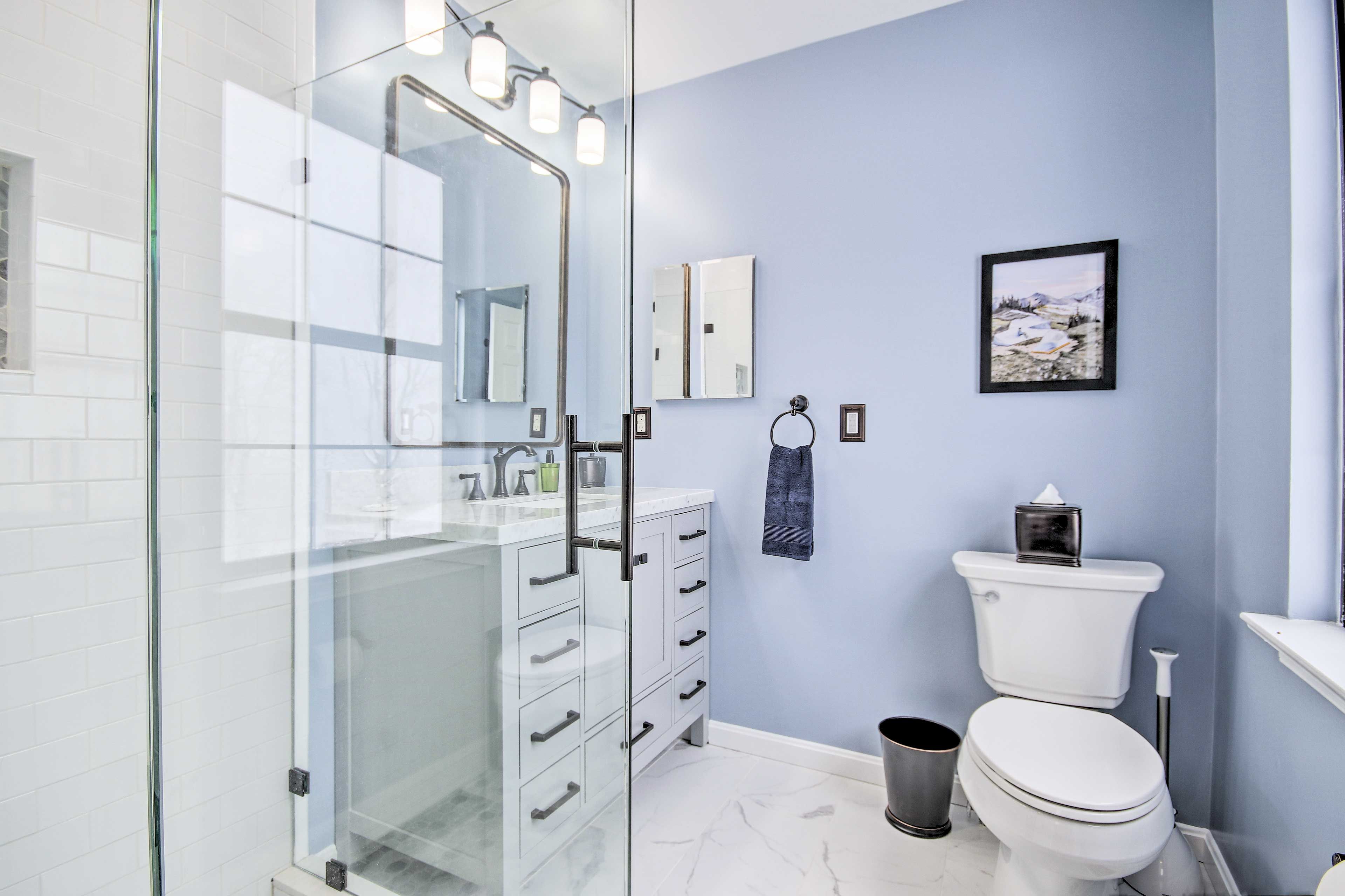 Full Bathroom | Towels Provided