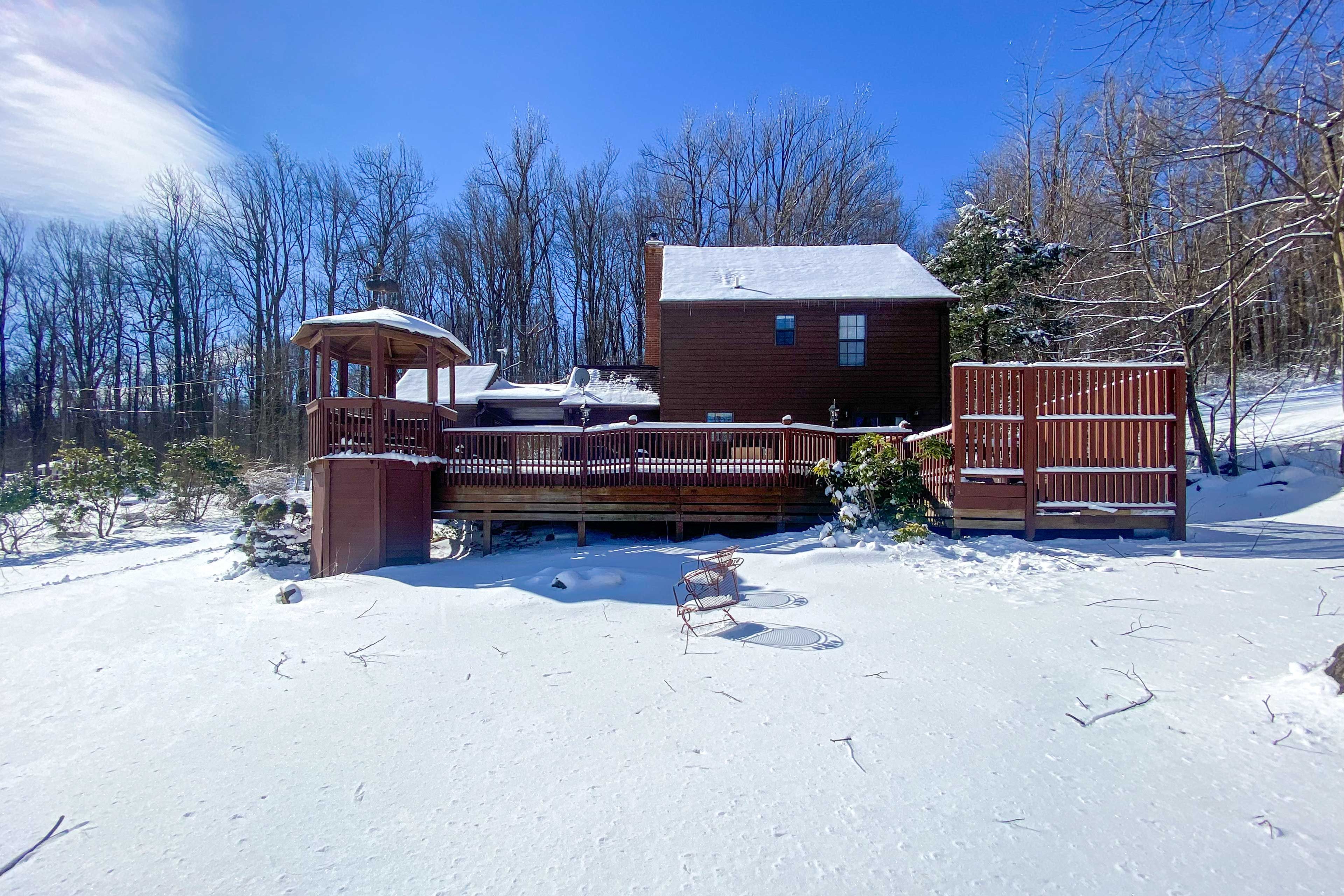 Expansive Deck