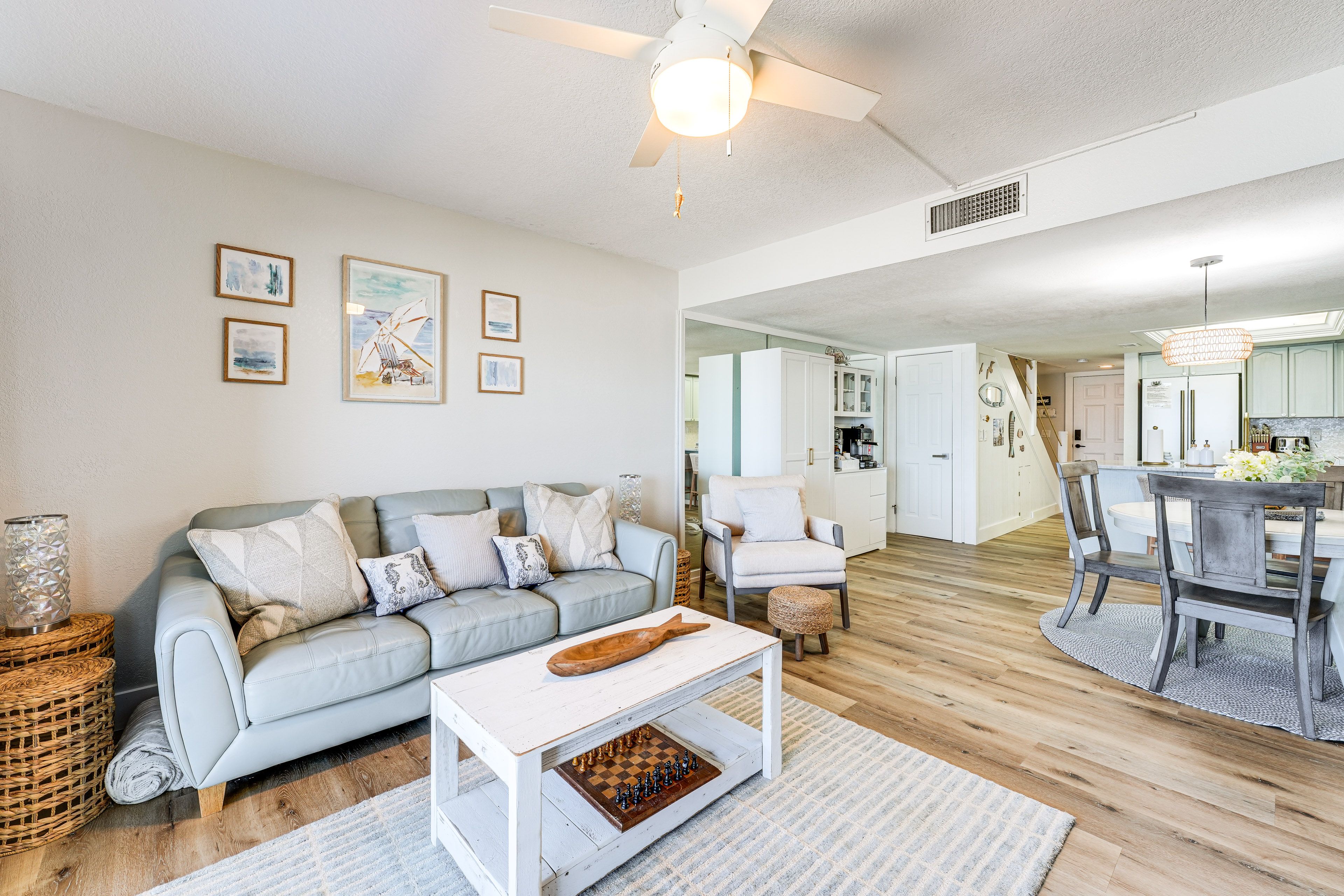 Living Room | Central A/C | Free WiFi