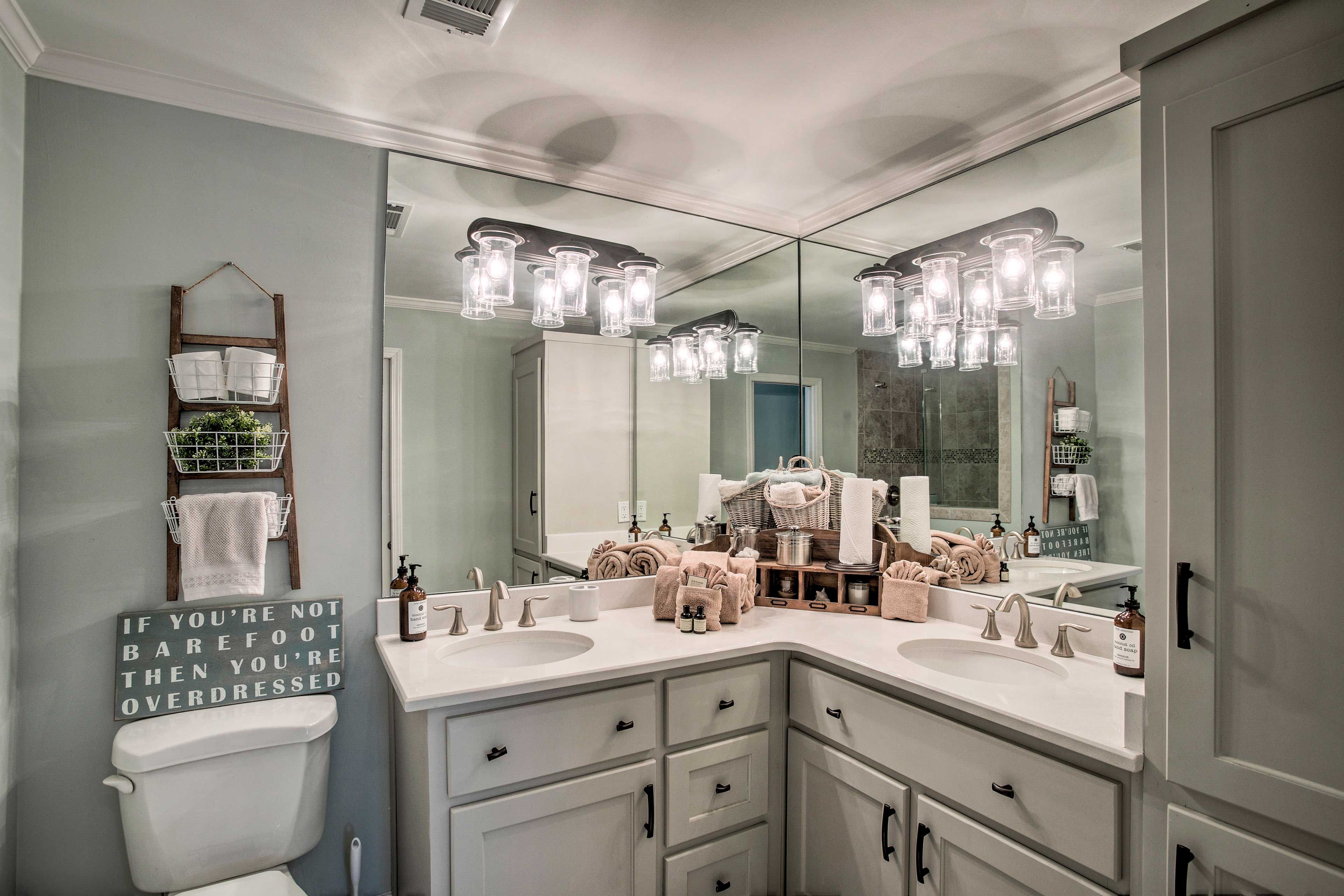 Master En-Suite Bathroom | Towels Provided