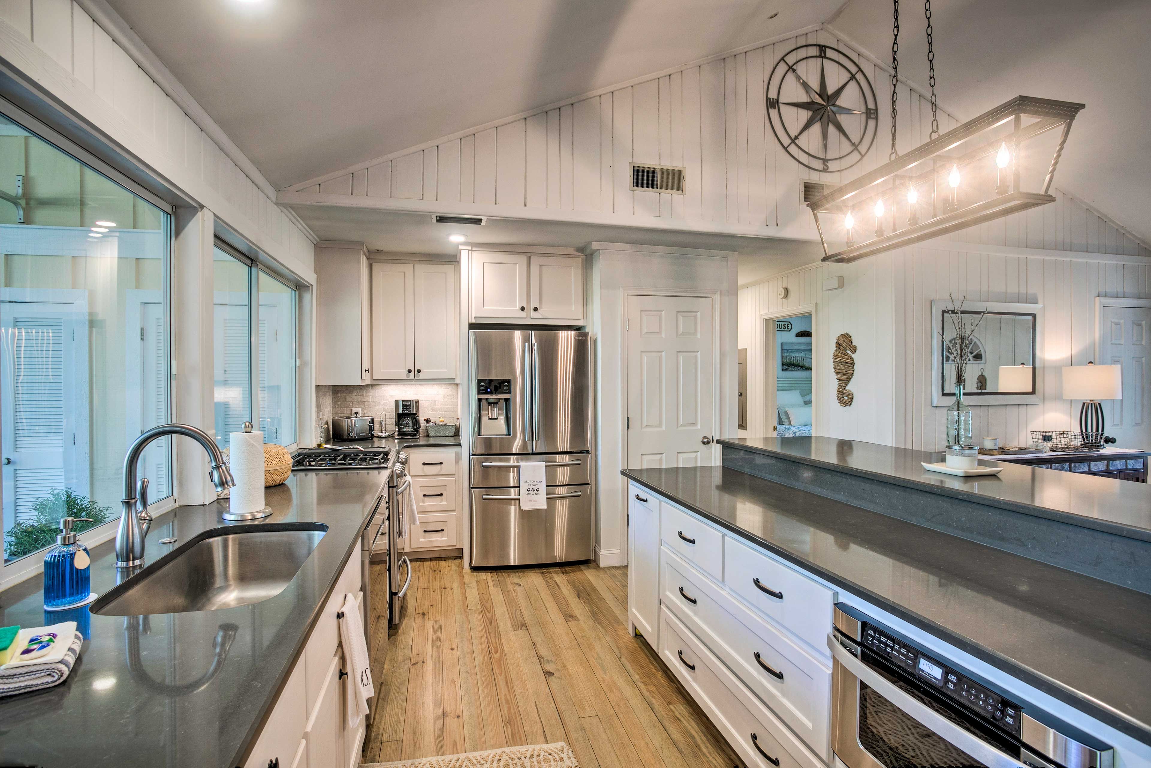Fully Equipped Kitchen | Dishware/Flatware