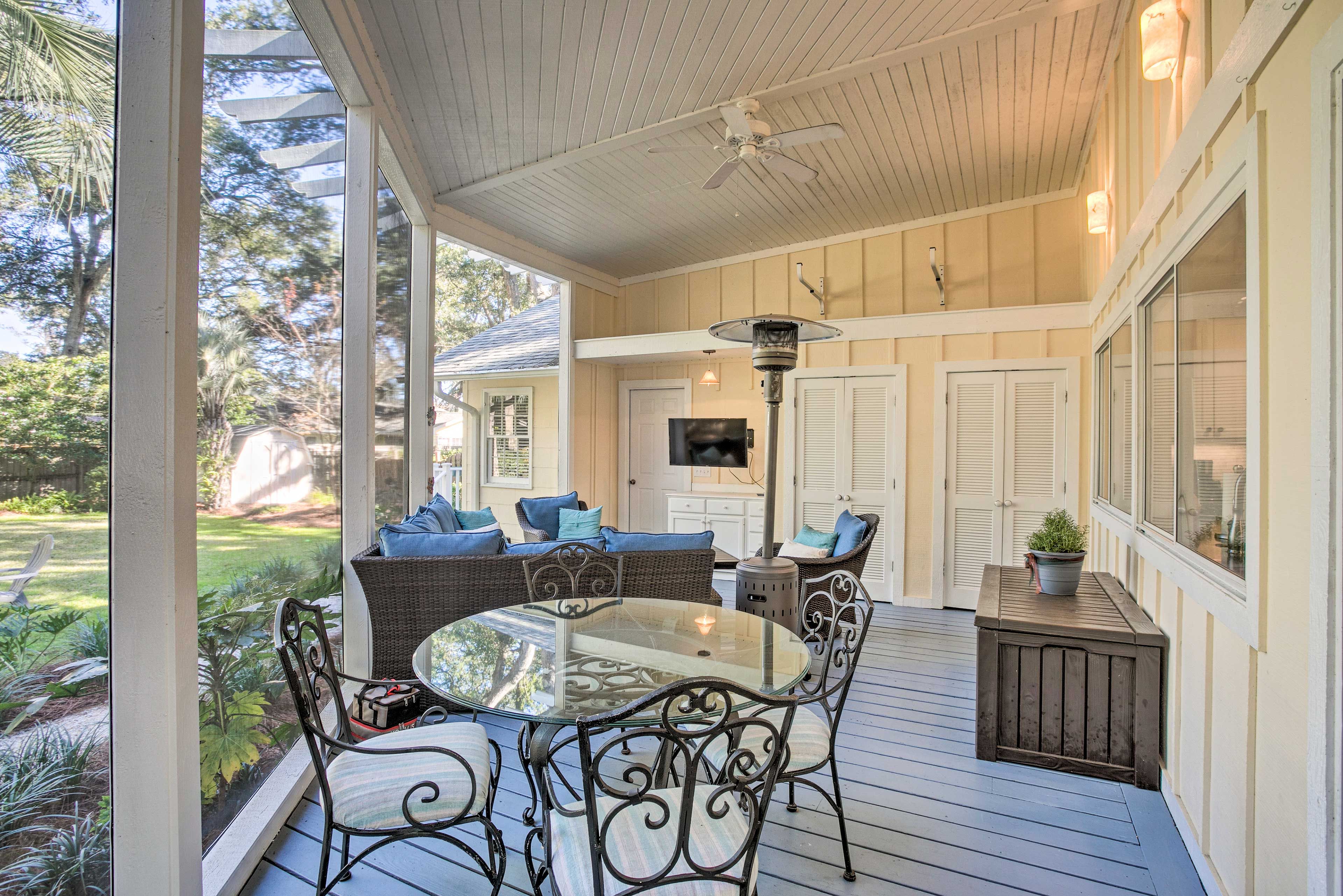 Screened Porch | Fire Pit Table