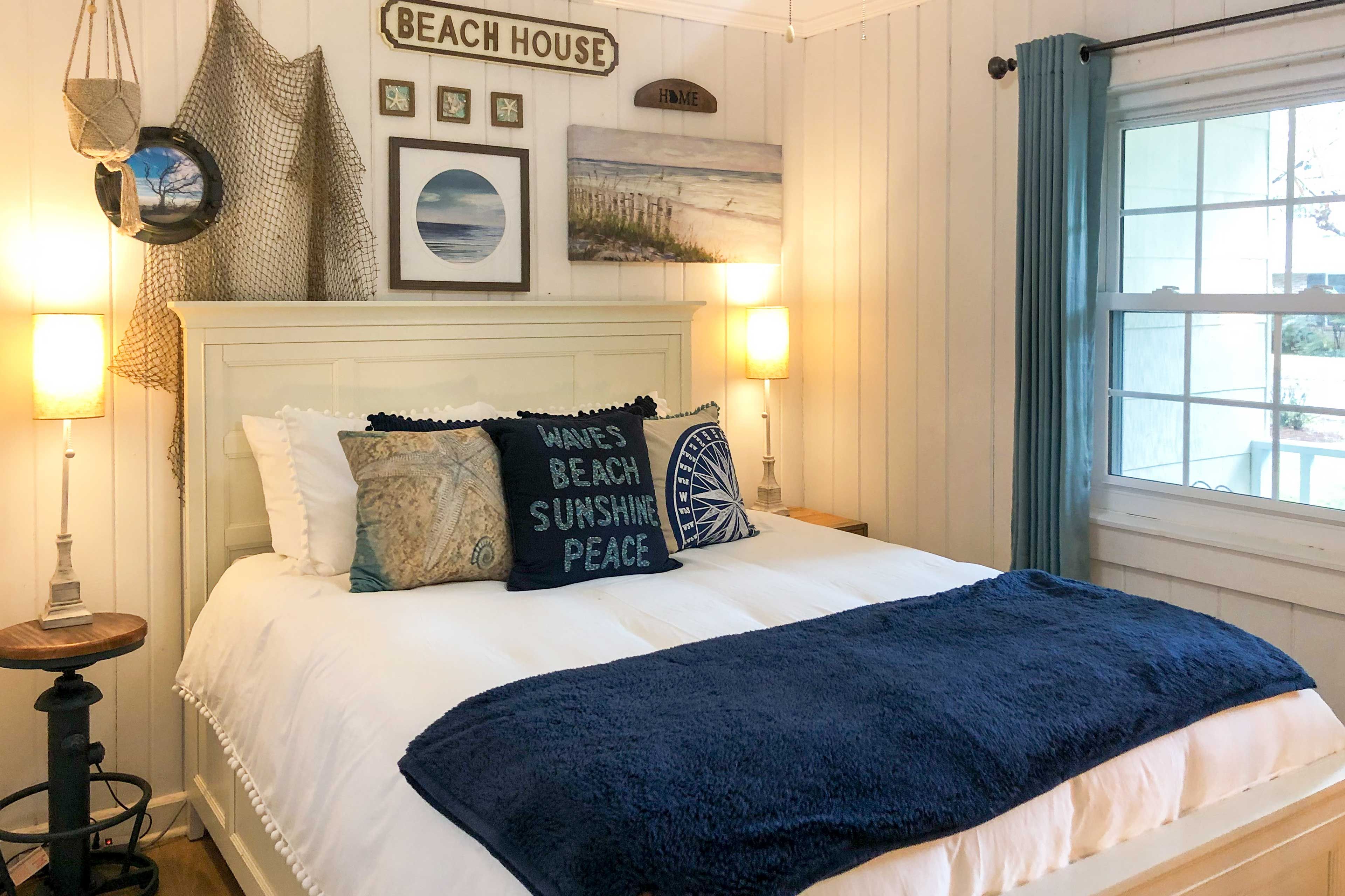 Bedroom 2 | Queen Bed